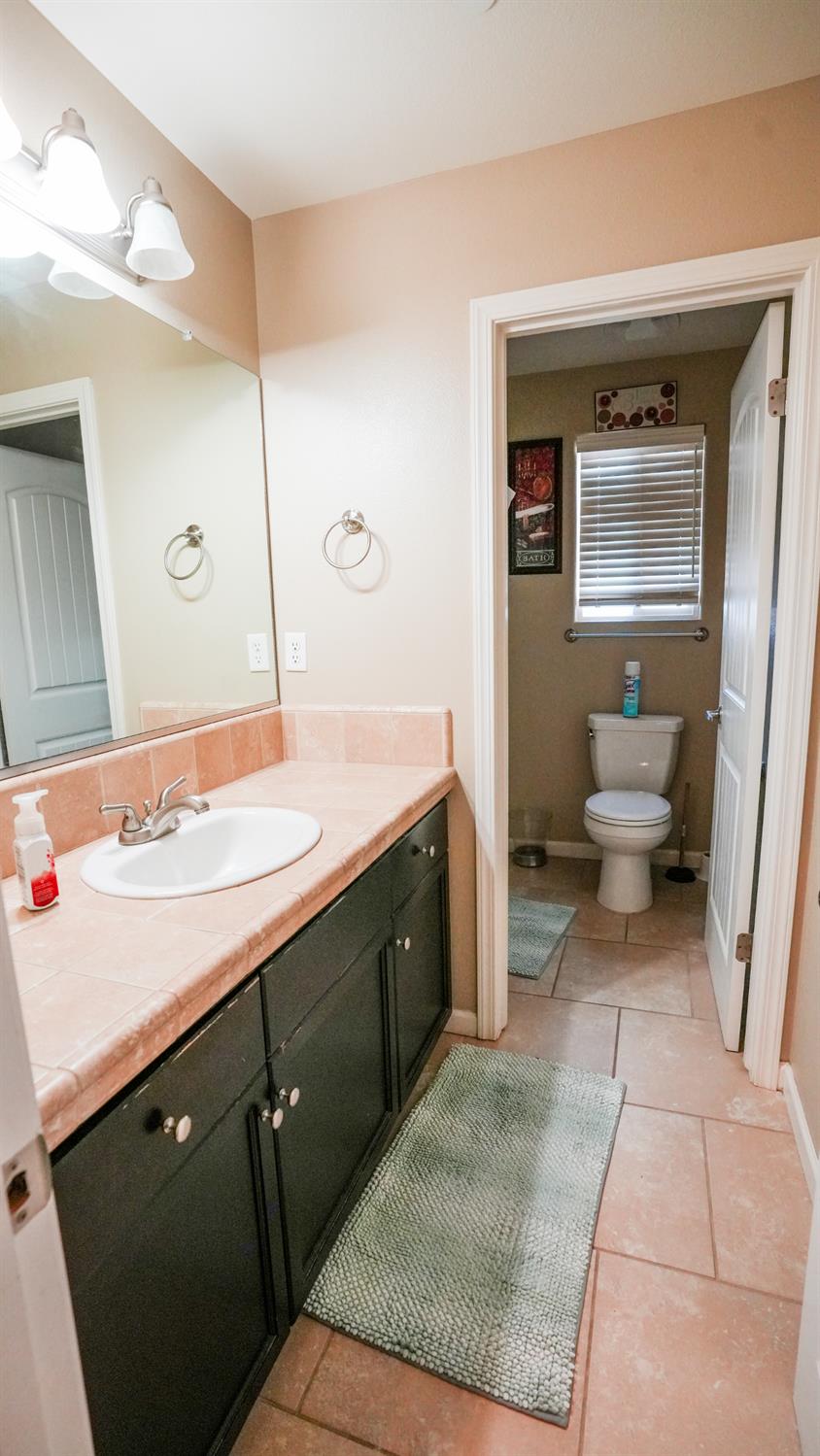 5922 E Fancher Creek Dr, Fresno, CA 93727