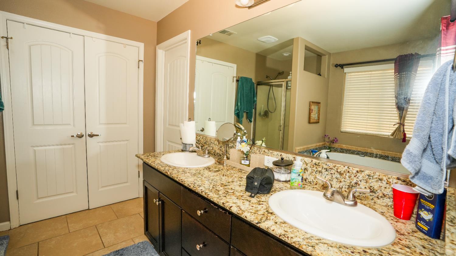 5922 E Fancher Creek Dr, Fresno, CA 93727