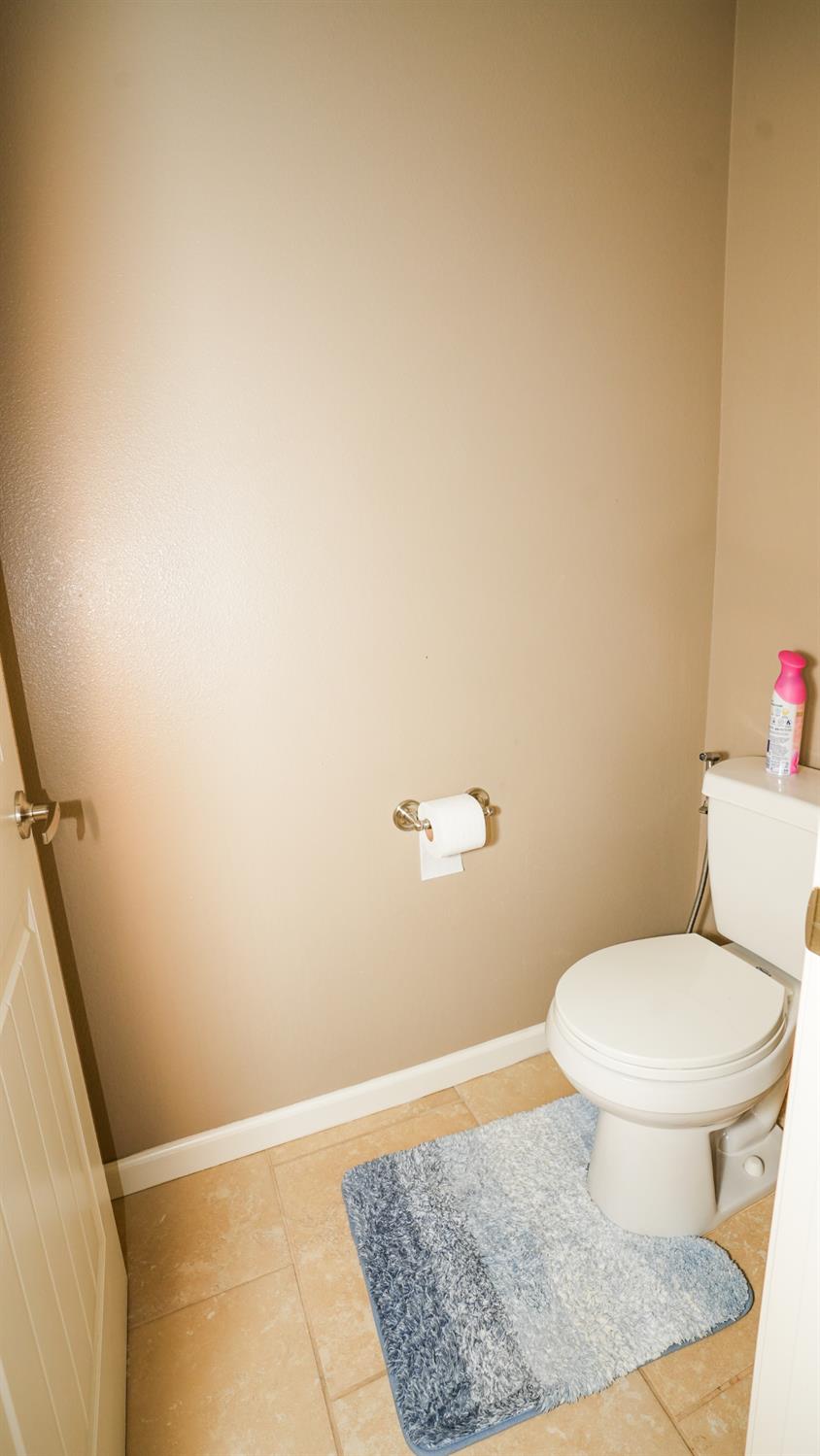 5922 E Fancher Creek Dr, Fresno, CA 93727