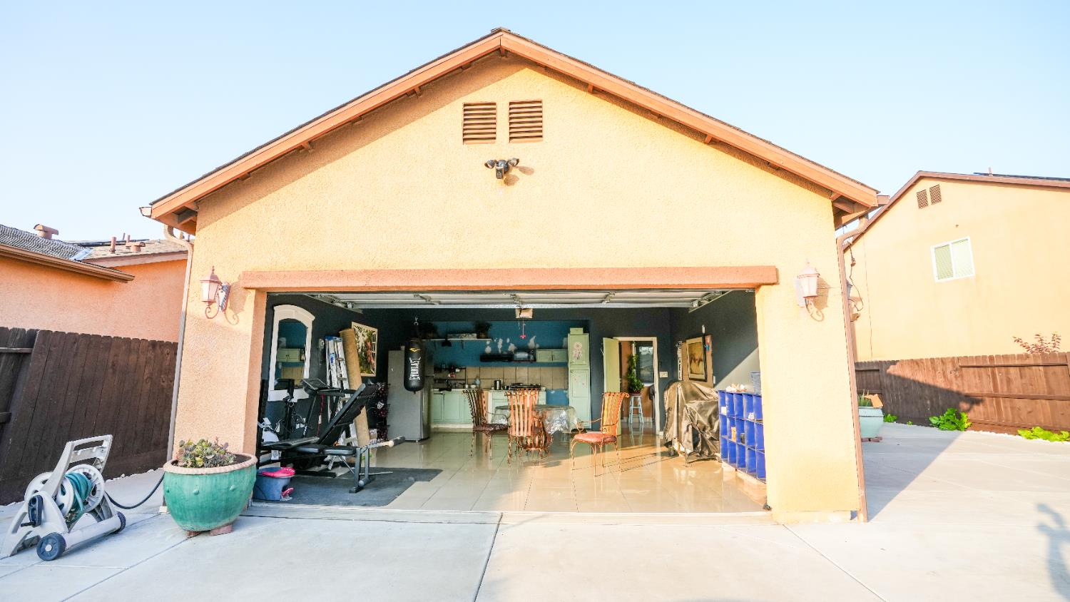 5922 E Fancher Creek Dr, Fresno, CA 93727