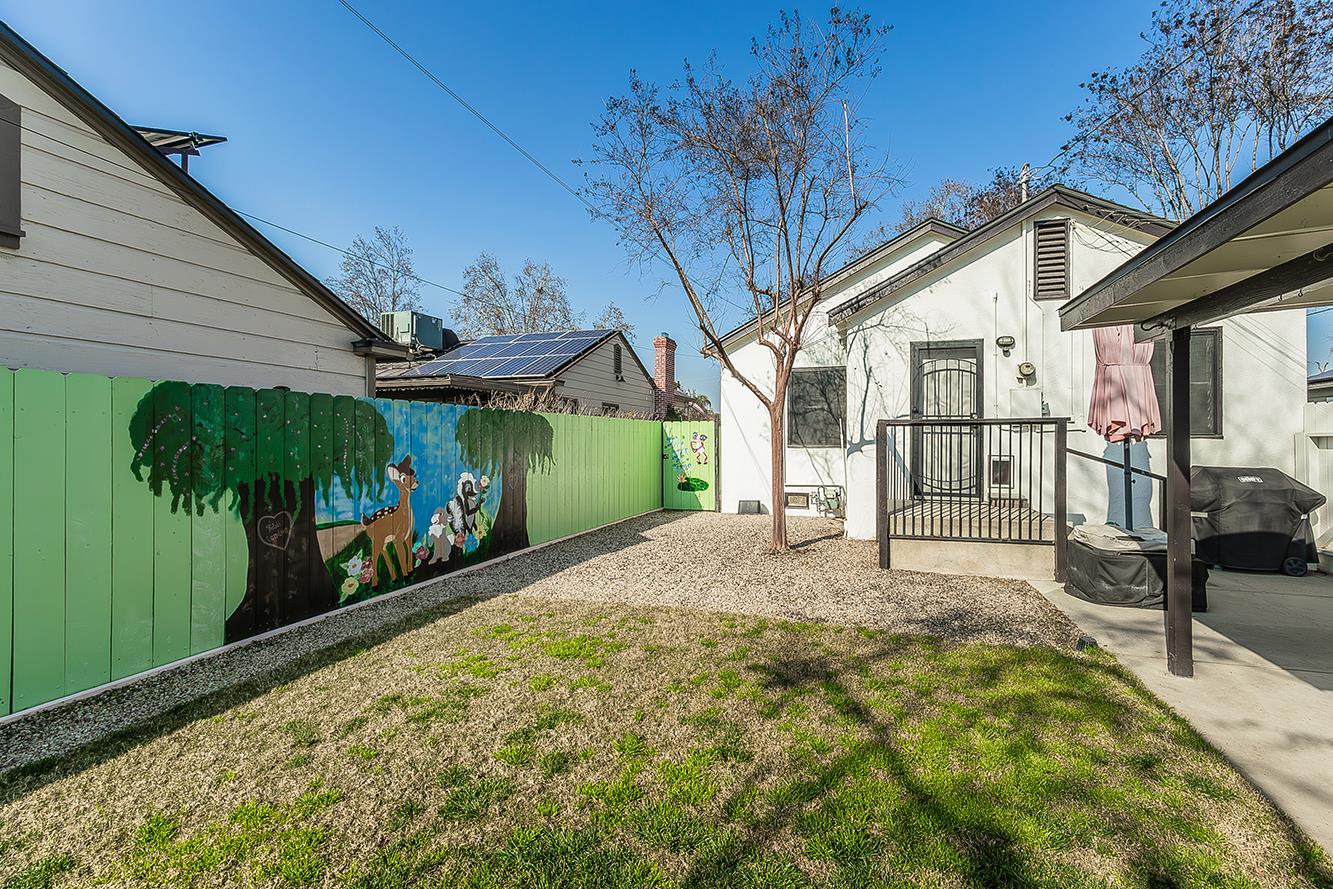 426 E Simpson Ave, Fresno, CA 93704