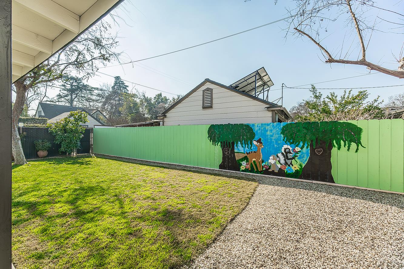 426 E Simpson Ave, Fresno, CA 93704