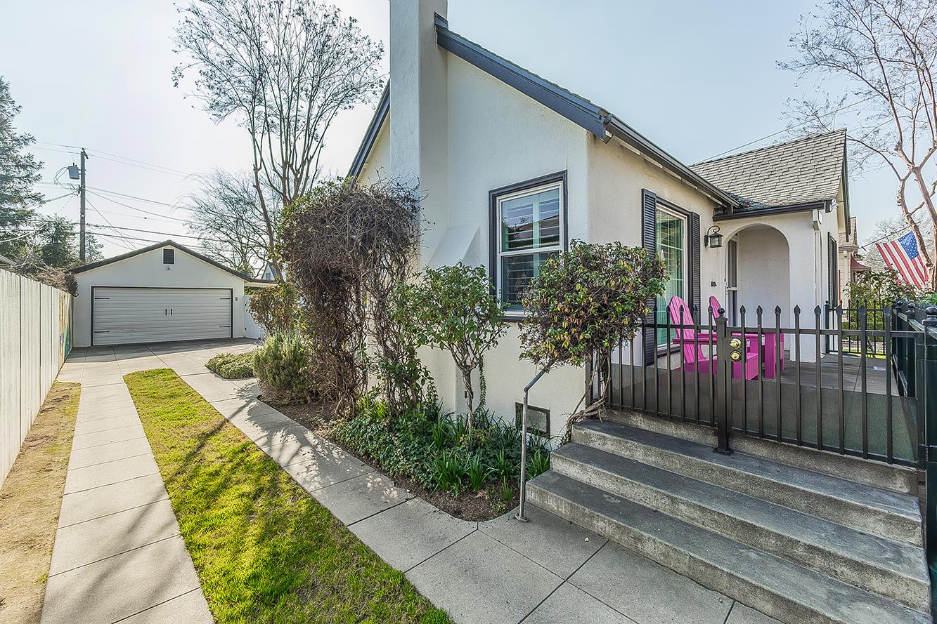 426 E Simpson Ave, Fresno, CA 93704