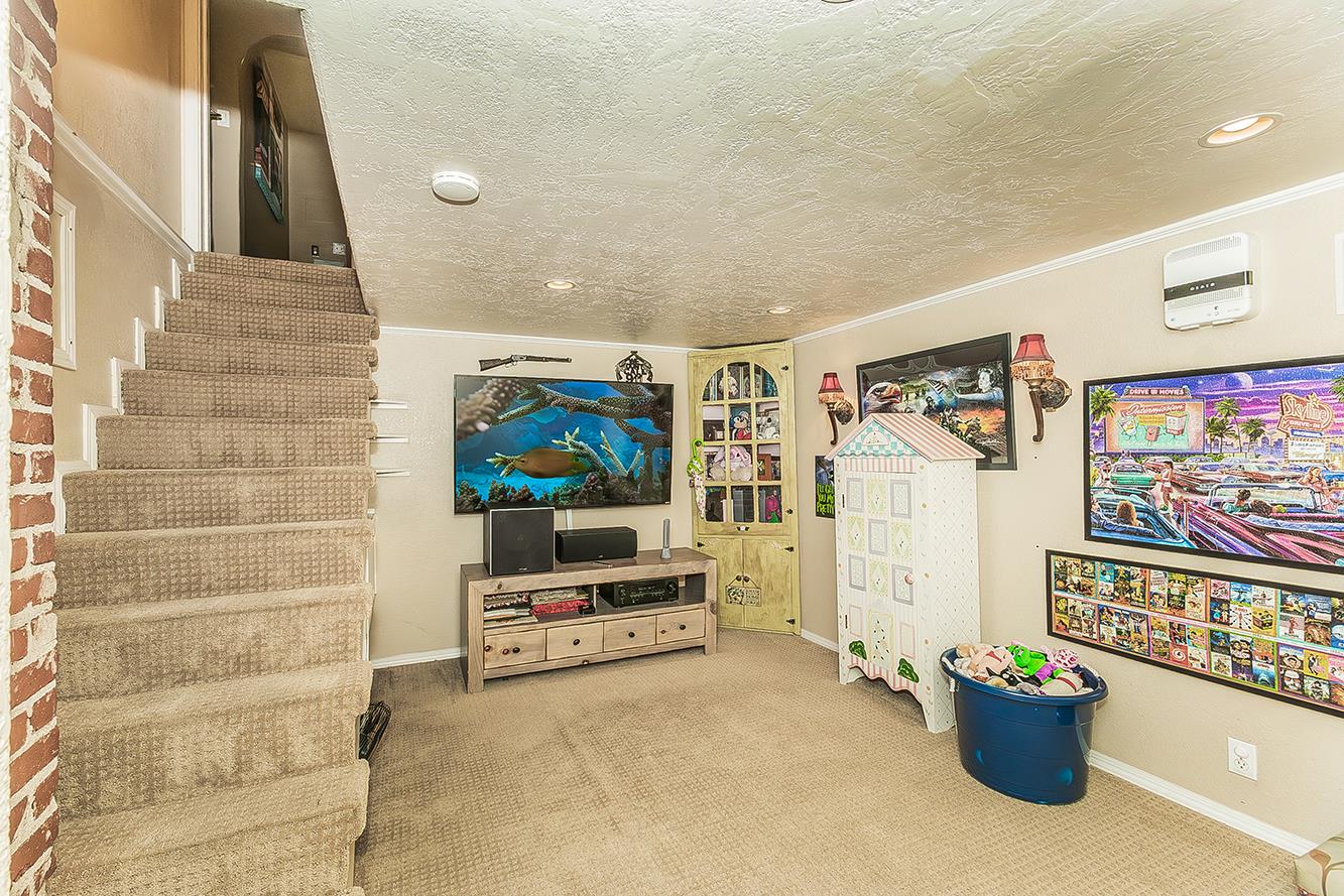 426 E Simpson Ave, Fresno, CA 93704