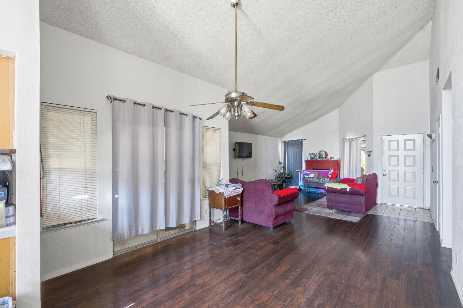 2580 N Knoll Ave, Fresno, CA 93722