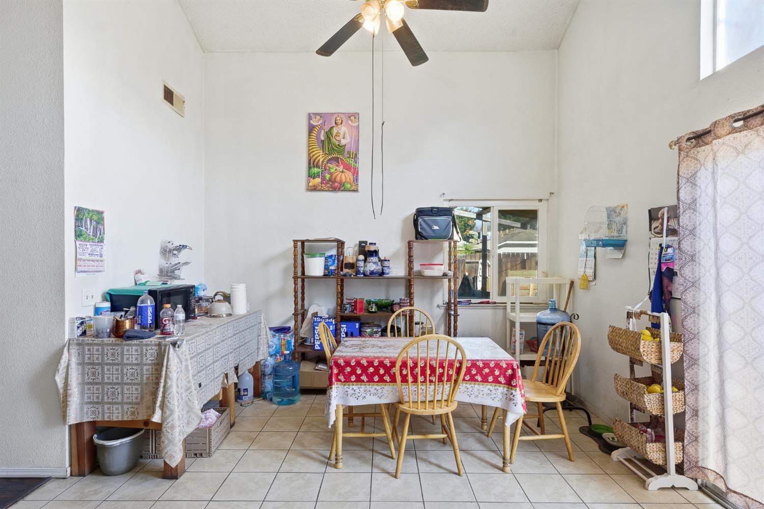 2580 N Knoll Ave, Fresno, CA 93722