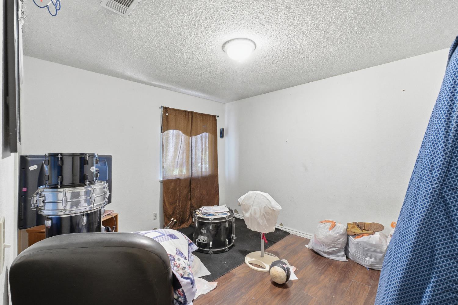 2580 N Knoll Ave, Fresno, CA 93722