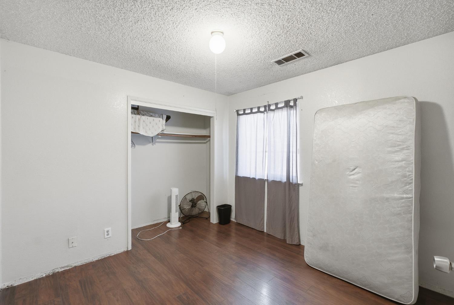 2580 N Knoll Ave, Fresno, CA 93722