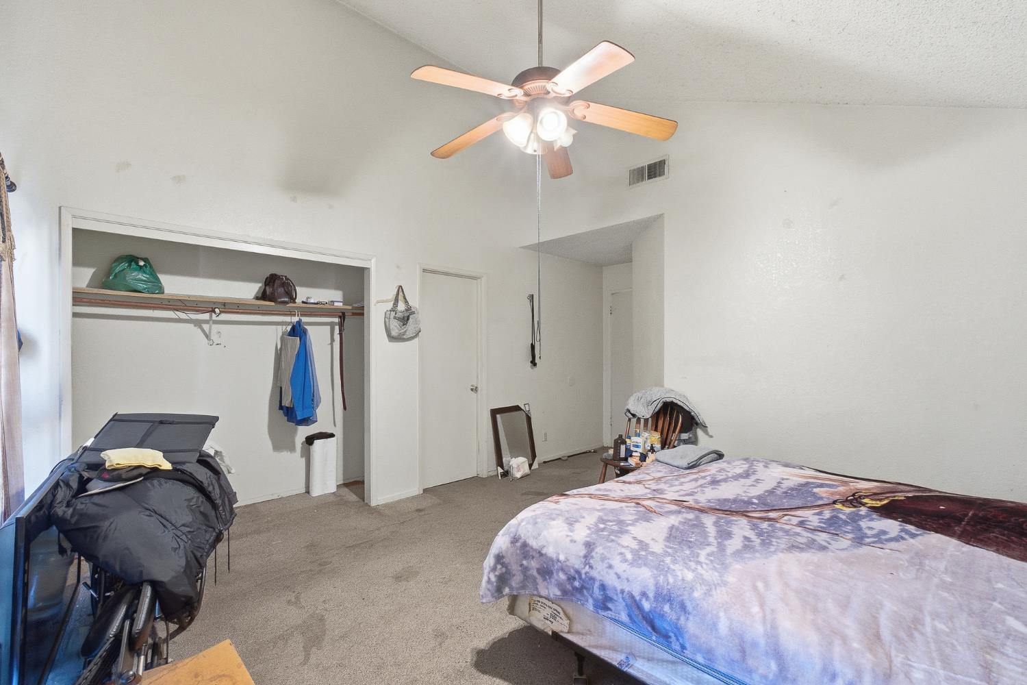 2580 N Knoll Ave, Fresno, CA 93722