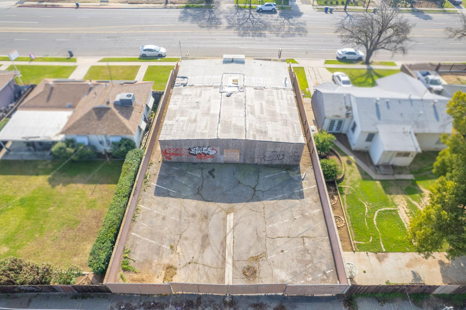 546 W Shields Ave, Fresno, CA 93705