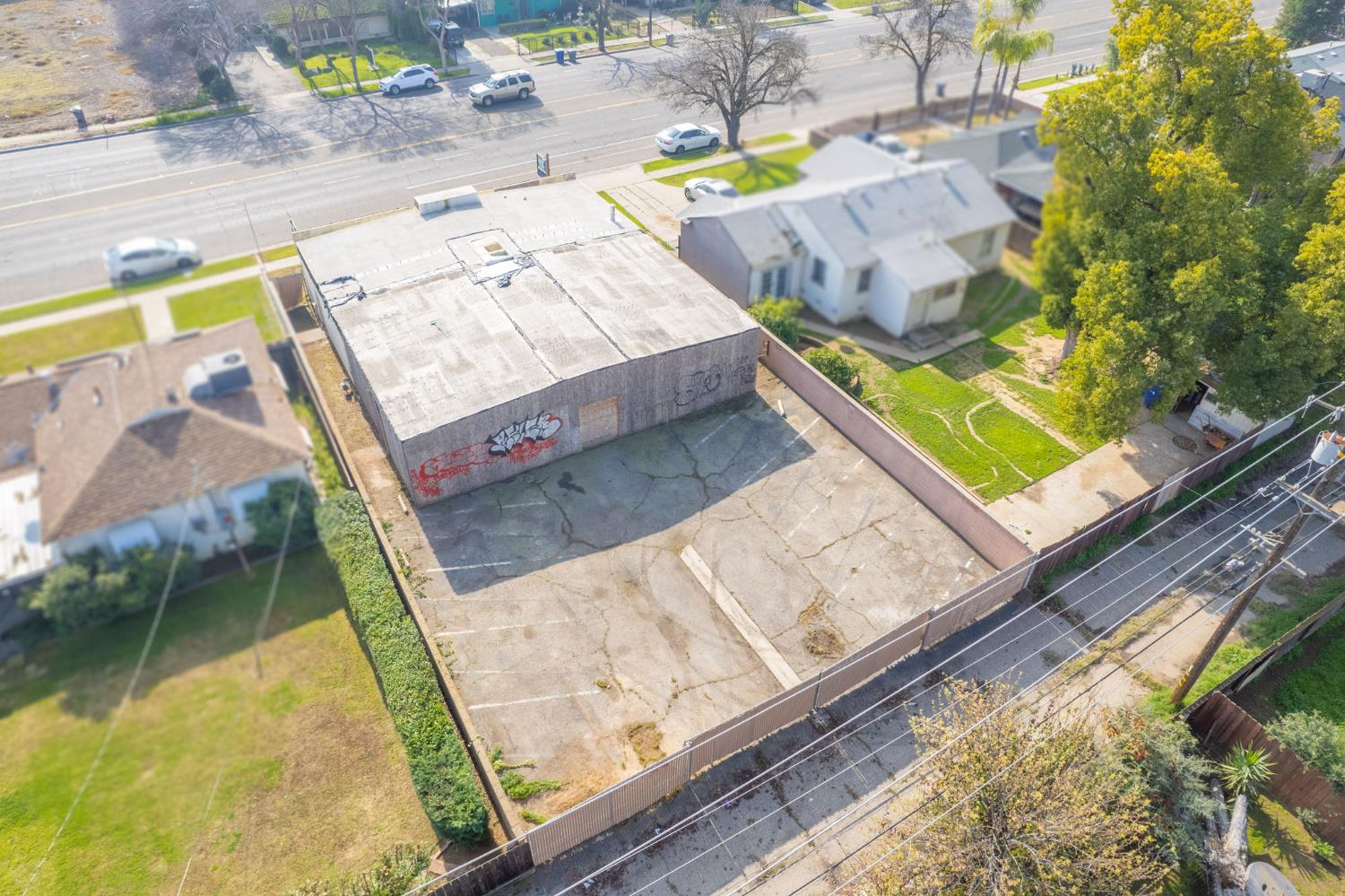 546 W Shields Ave, Fresno, CA 93705