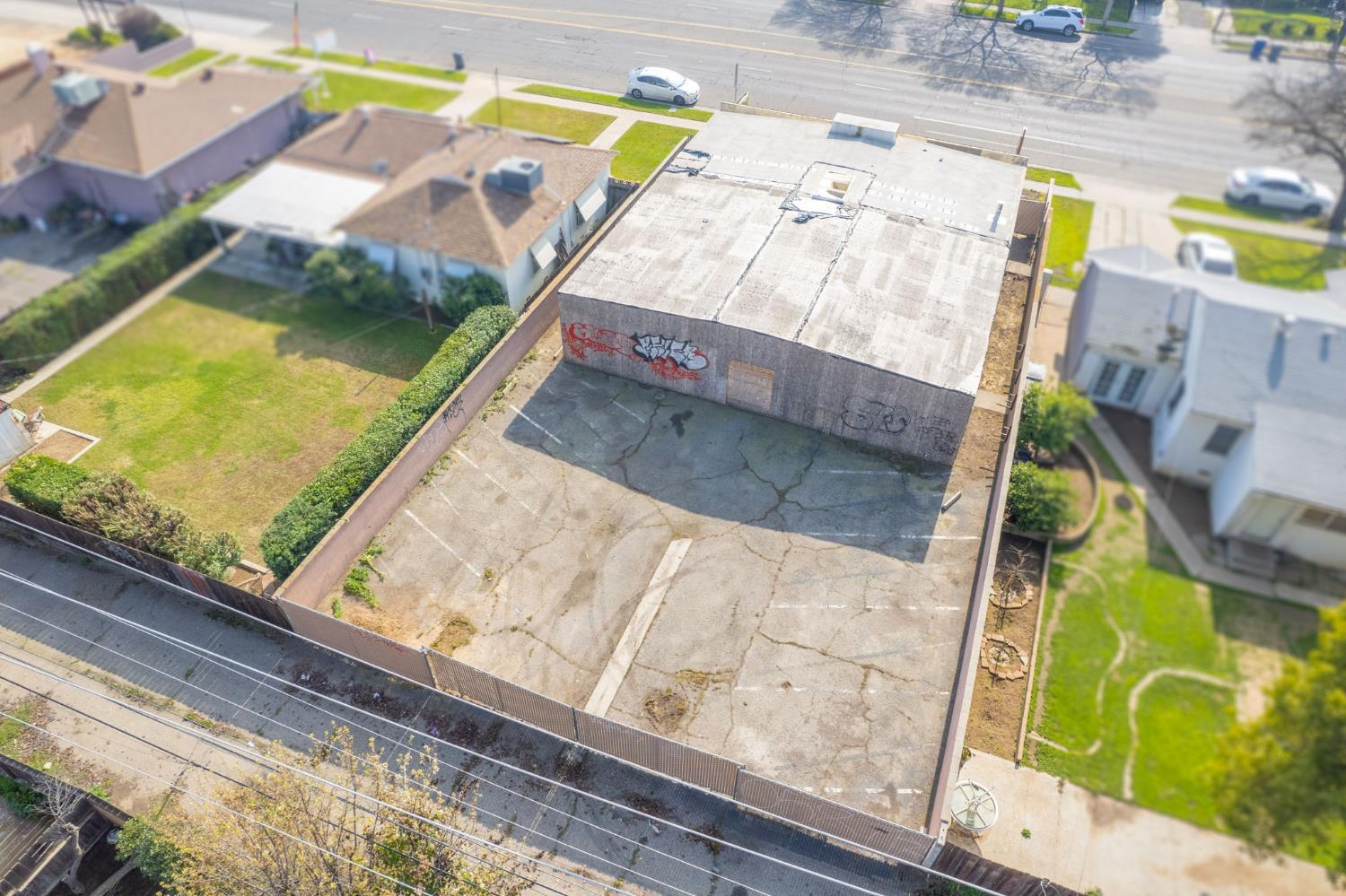 546 W Shields Ave, Fresno, CA 93705