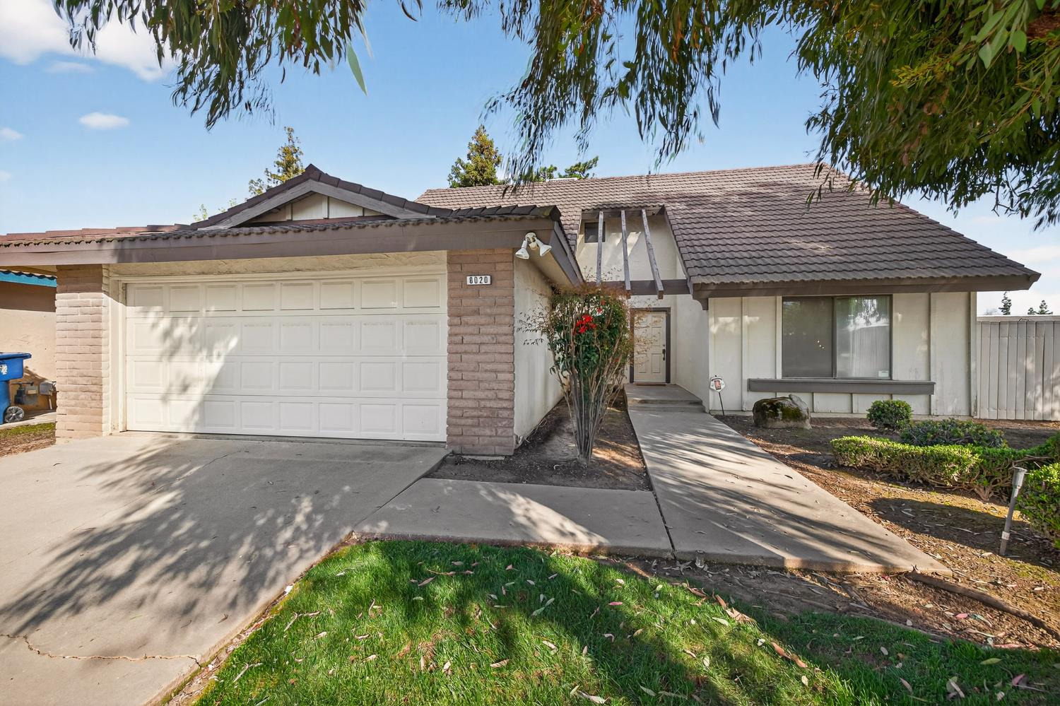 8020 N Angus St, Fresno, CA 93720