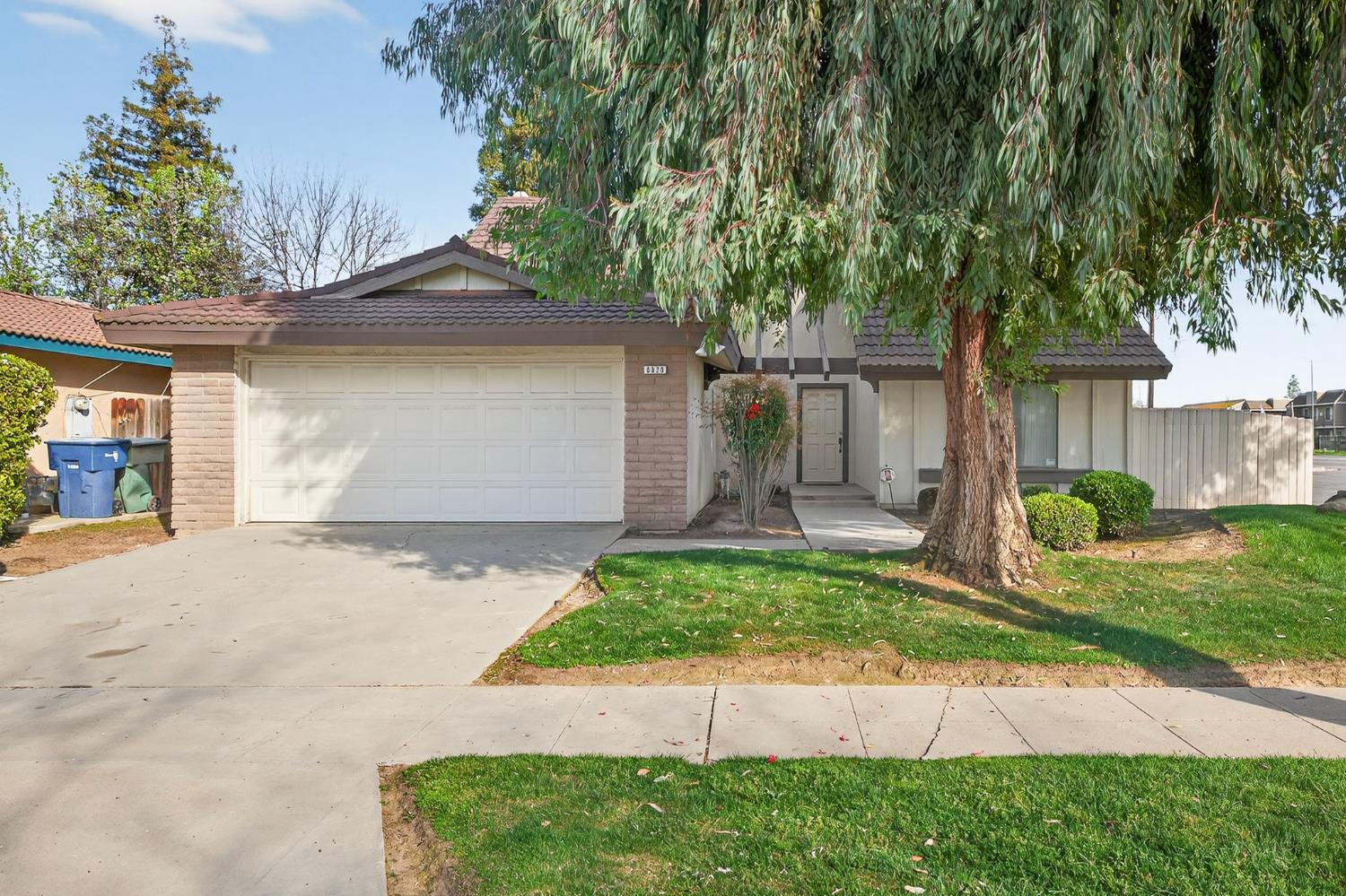 8020 N Angus St, Fresno, CA 93720