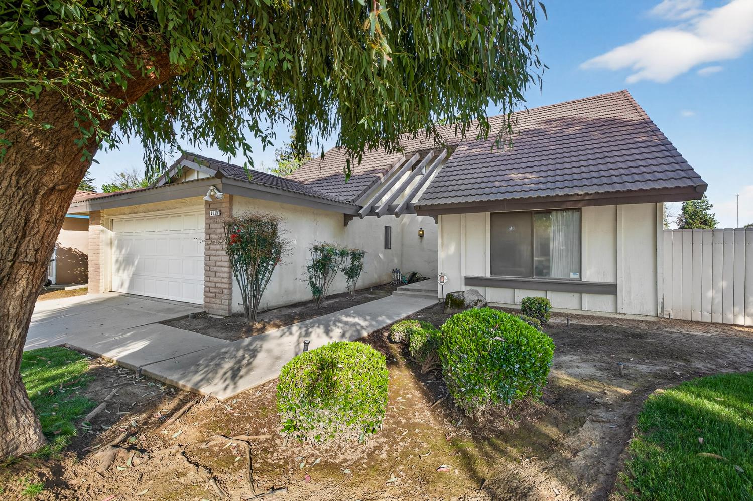 8020 N Angus St, Fresno, CA 93720