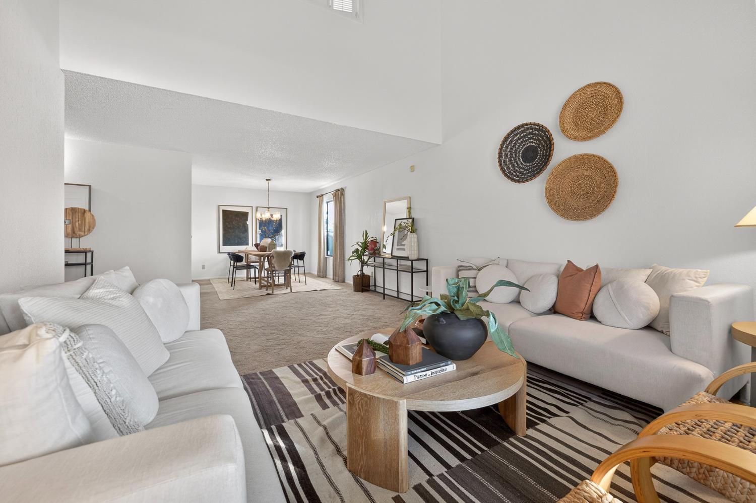 8020 N Angus St, Fresno, CA 93720