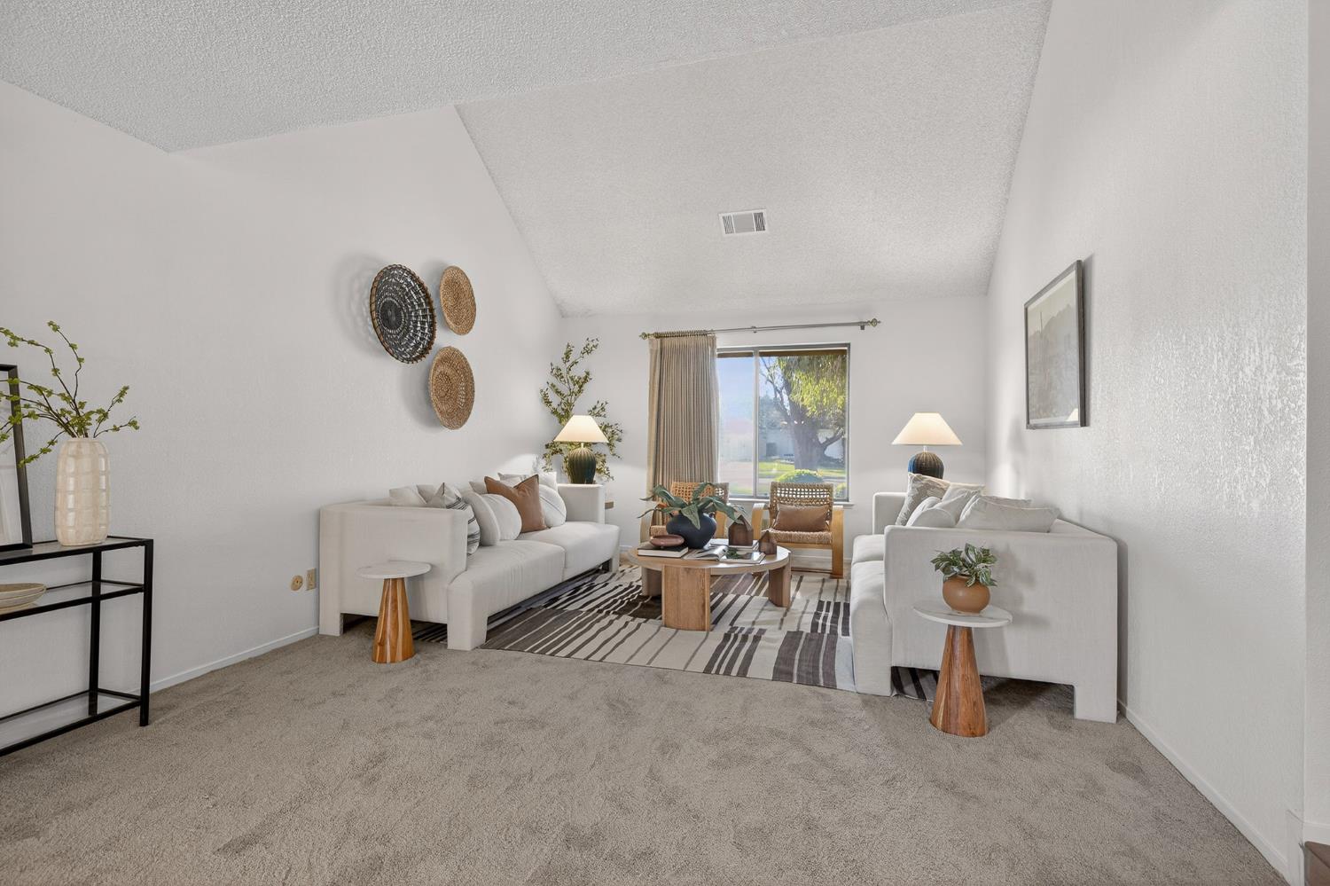 8020 N Angus St, Fresno, CA 93720