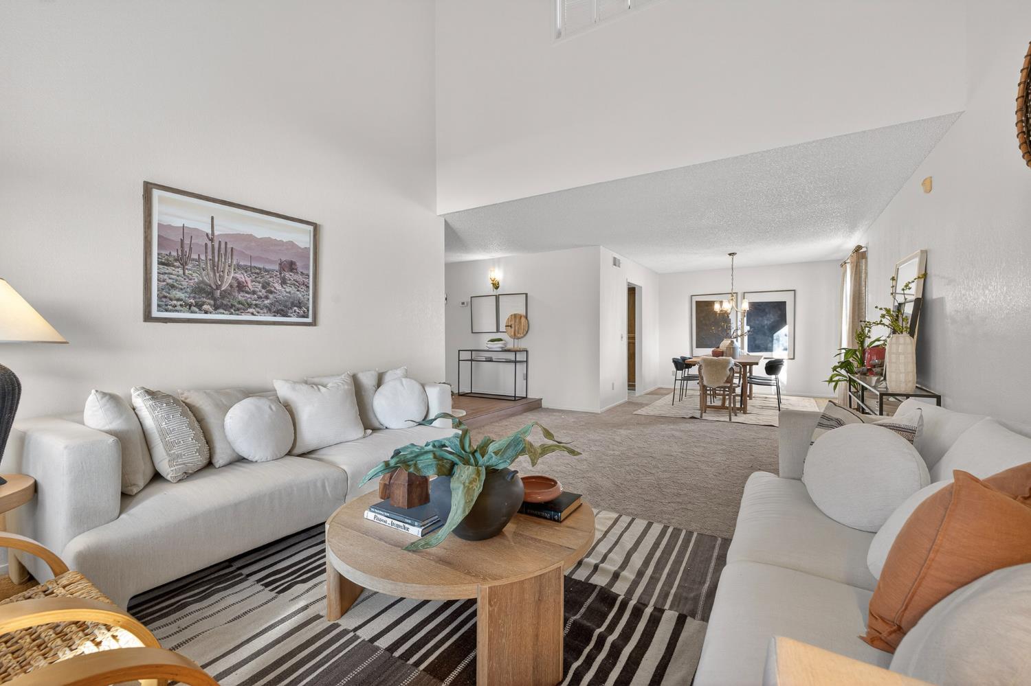 8020 N Angus St, Fresno, CA 93720