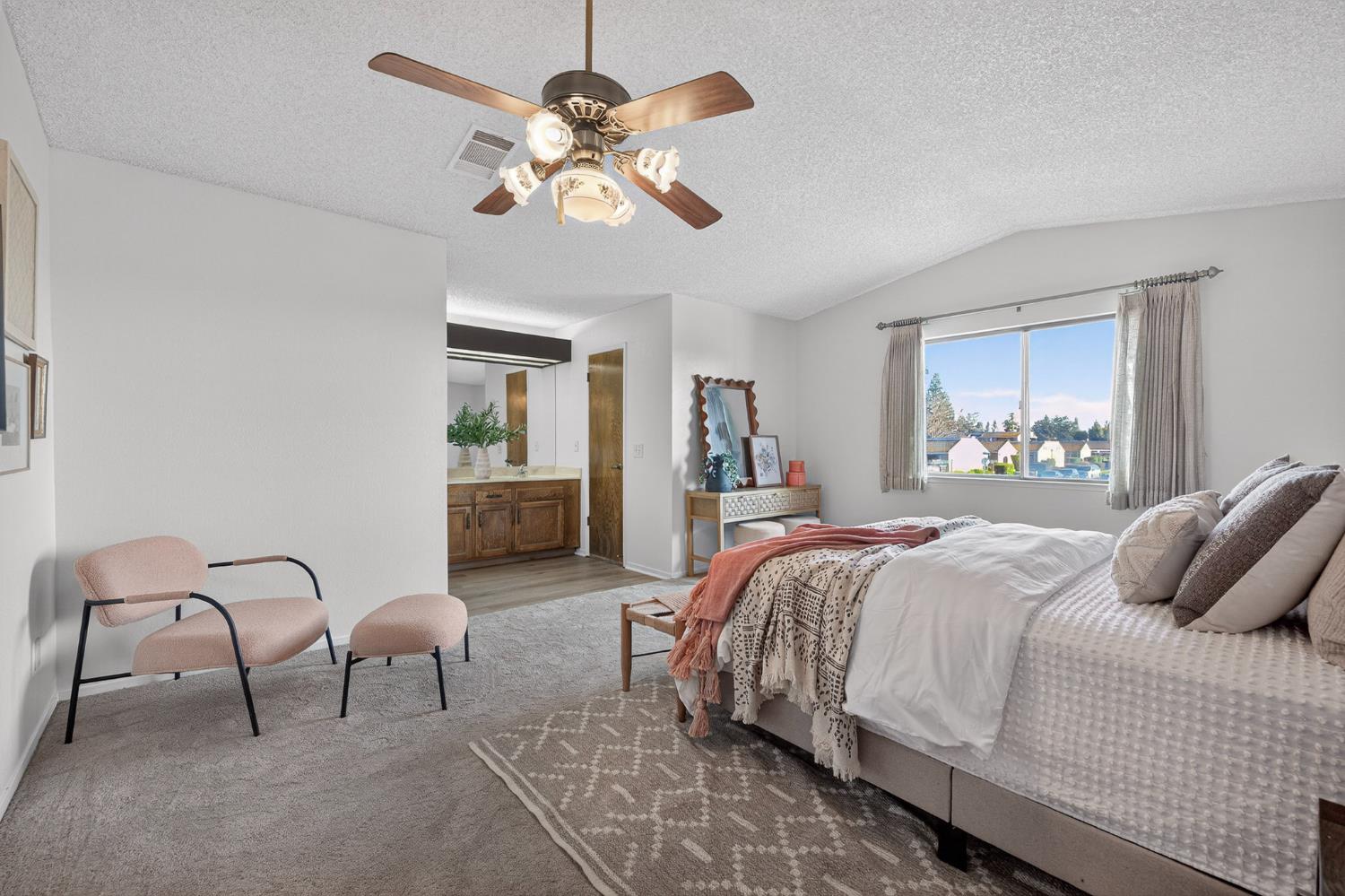 8020 N Angus St, Fresno, CA 93720