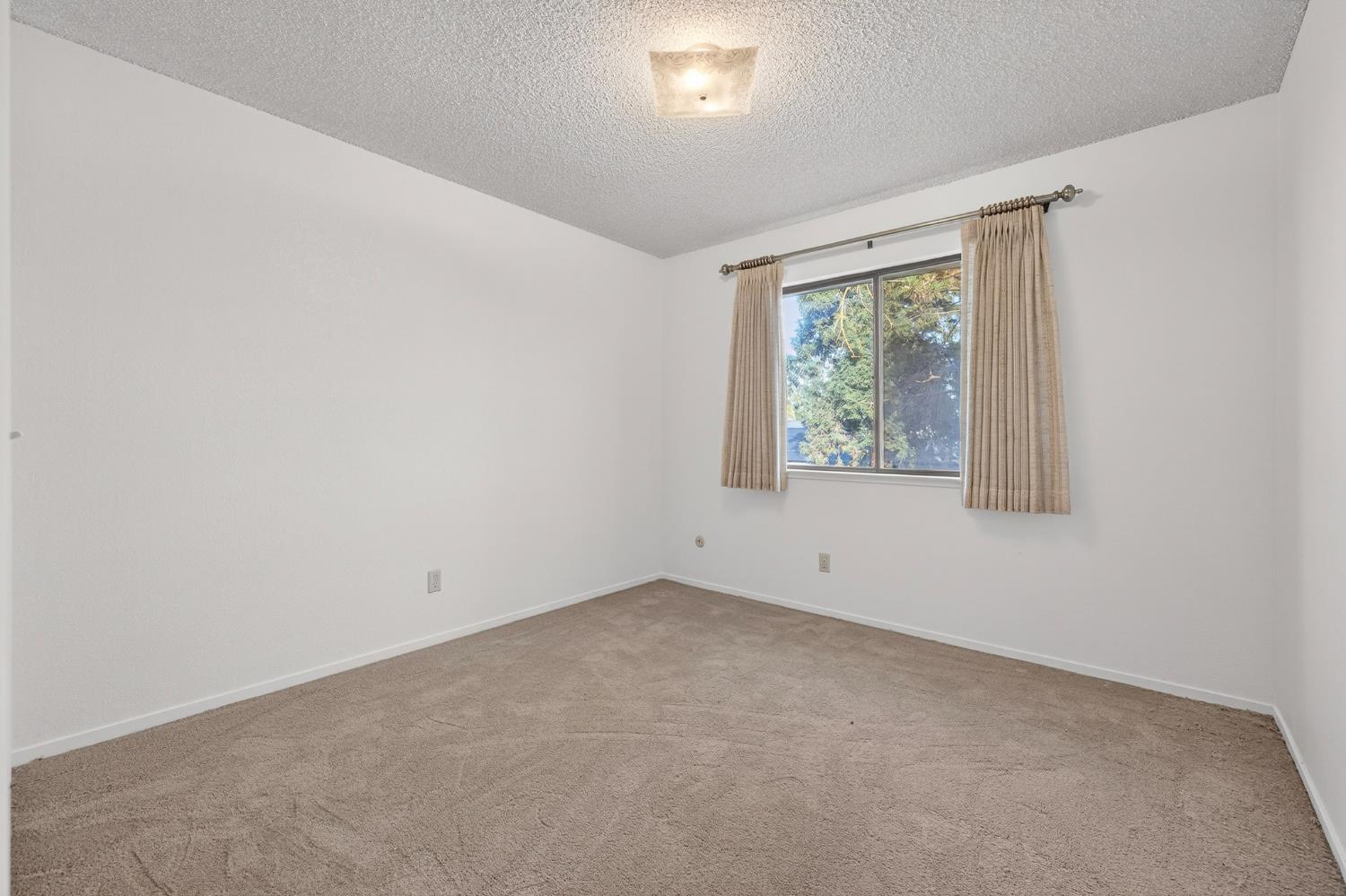 8020 N Angus St, Fresno, CA 93720