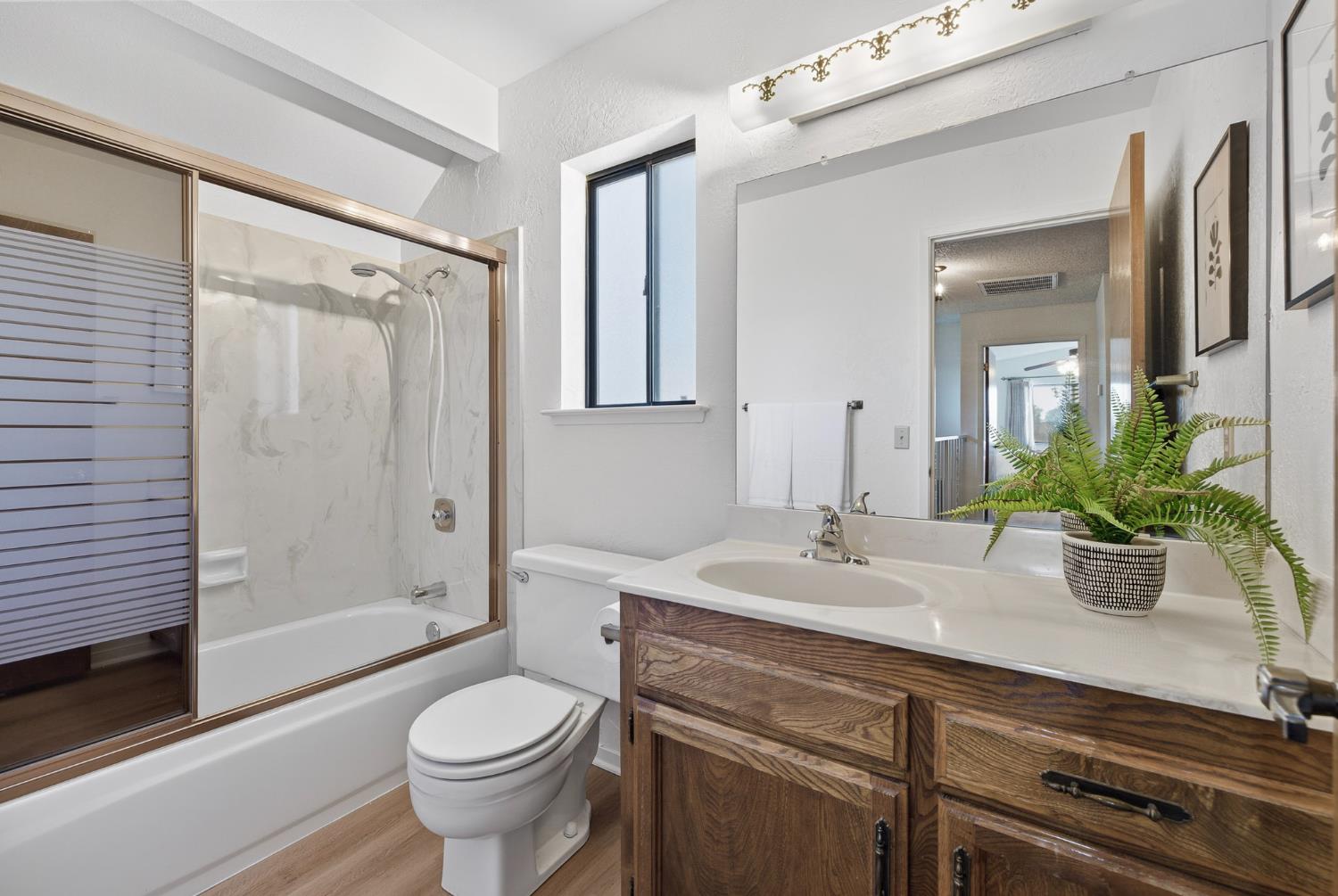 8020 N Angus St, Fresno, CA 93720