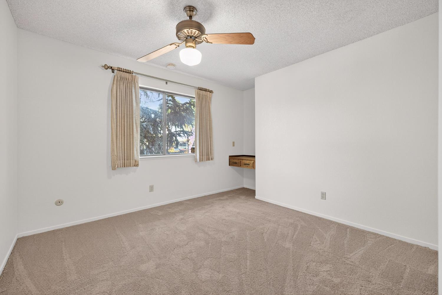 8020 N Angus St, Fresno, CA 93720