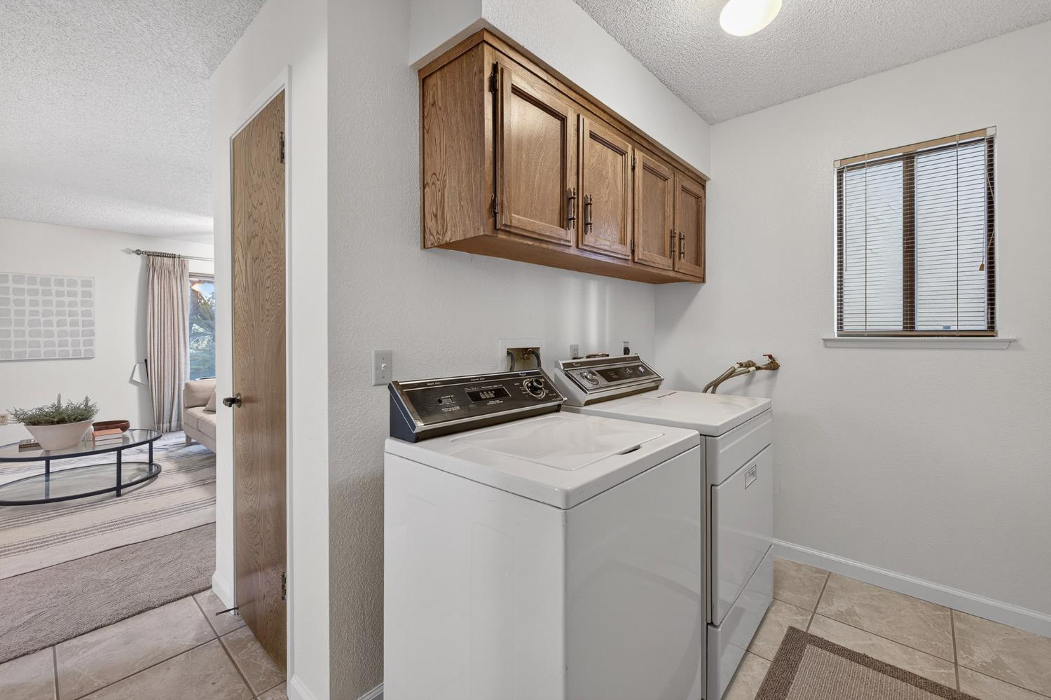 8020 N Angus St, Fresno, CA 93720