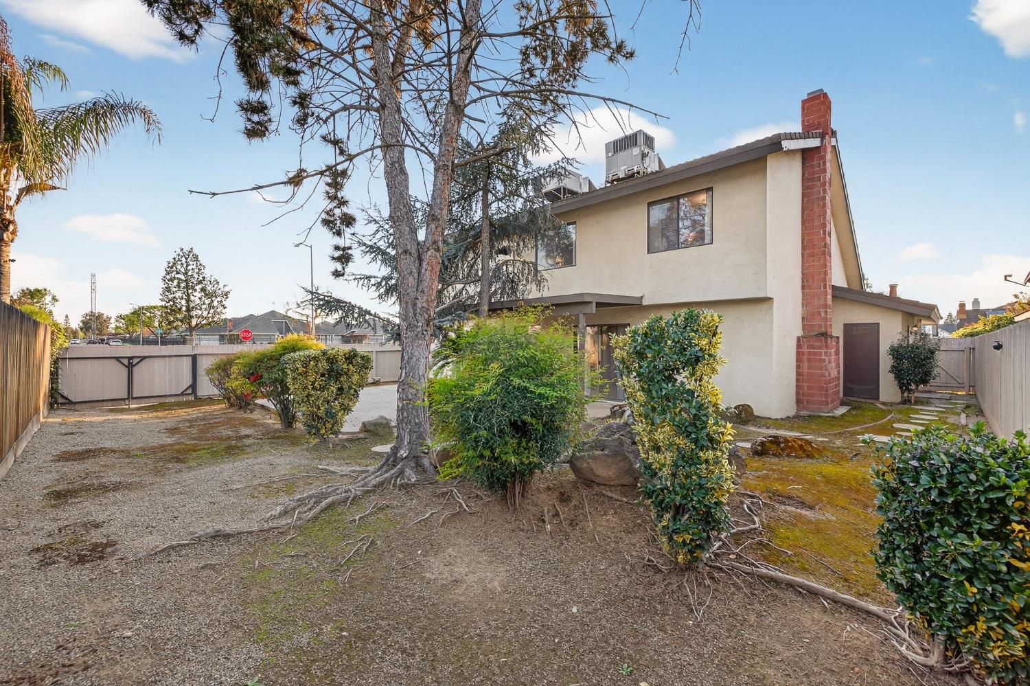 8020 N Angus St, Fresno, CA 93720