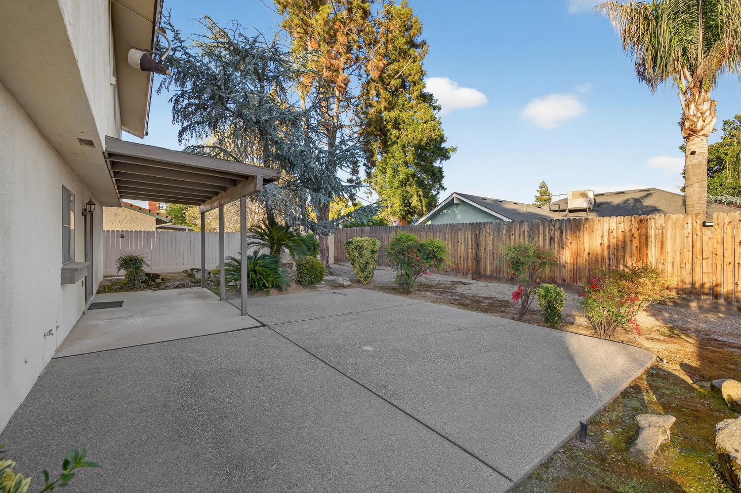 8020 N Angus St, Fresno, CA 93720