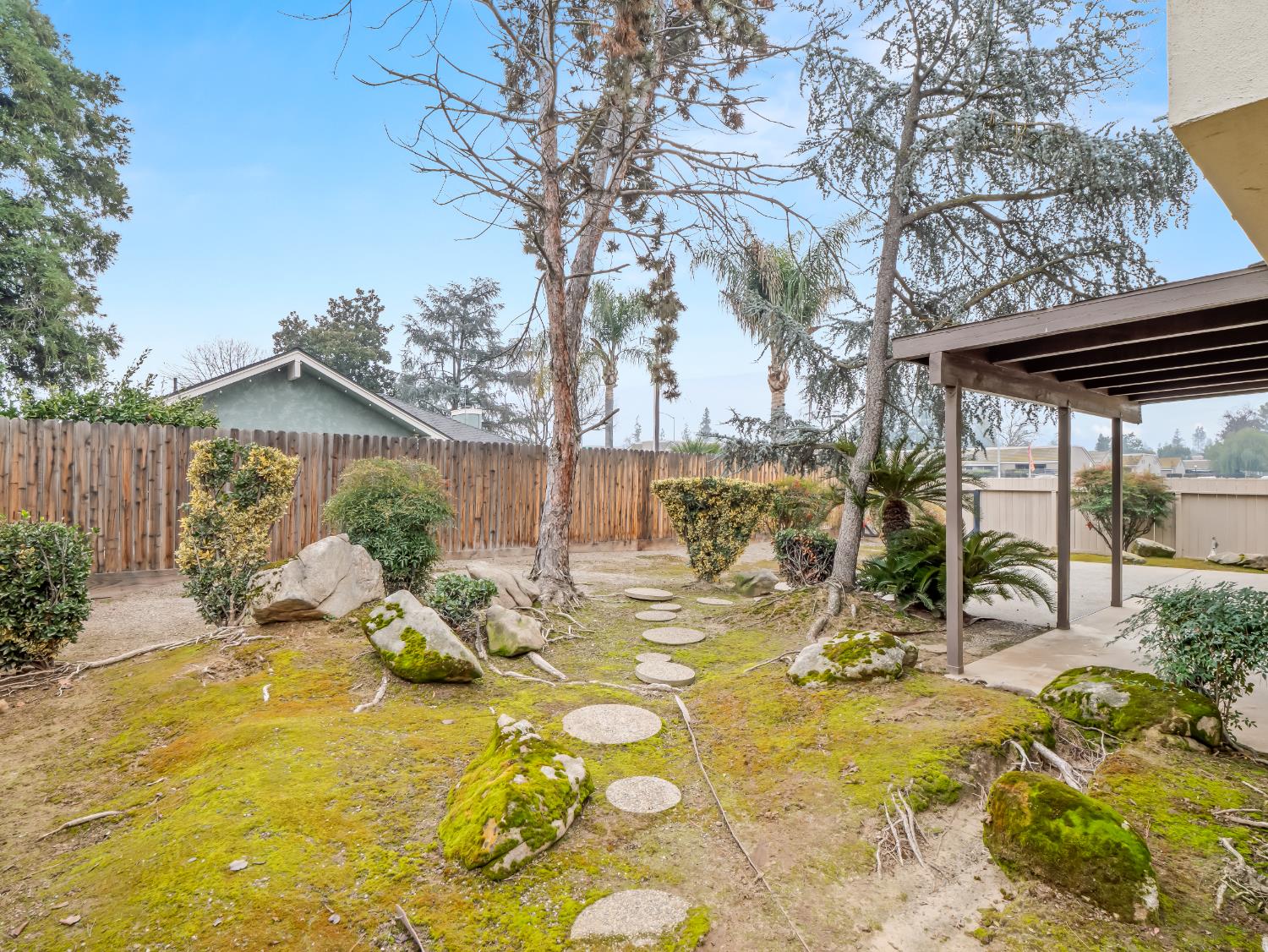 8020 N Angus St, Fresno, CA 93720