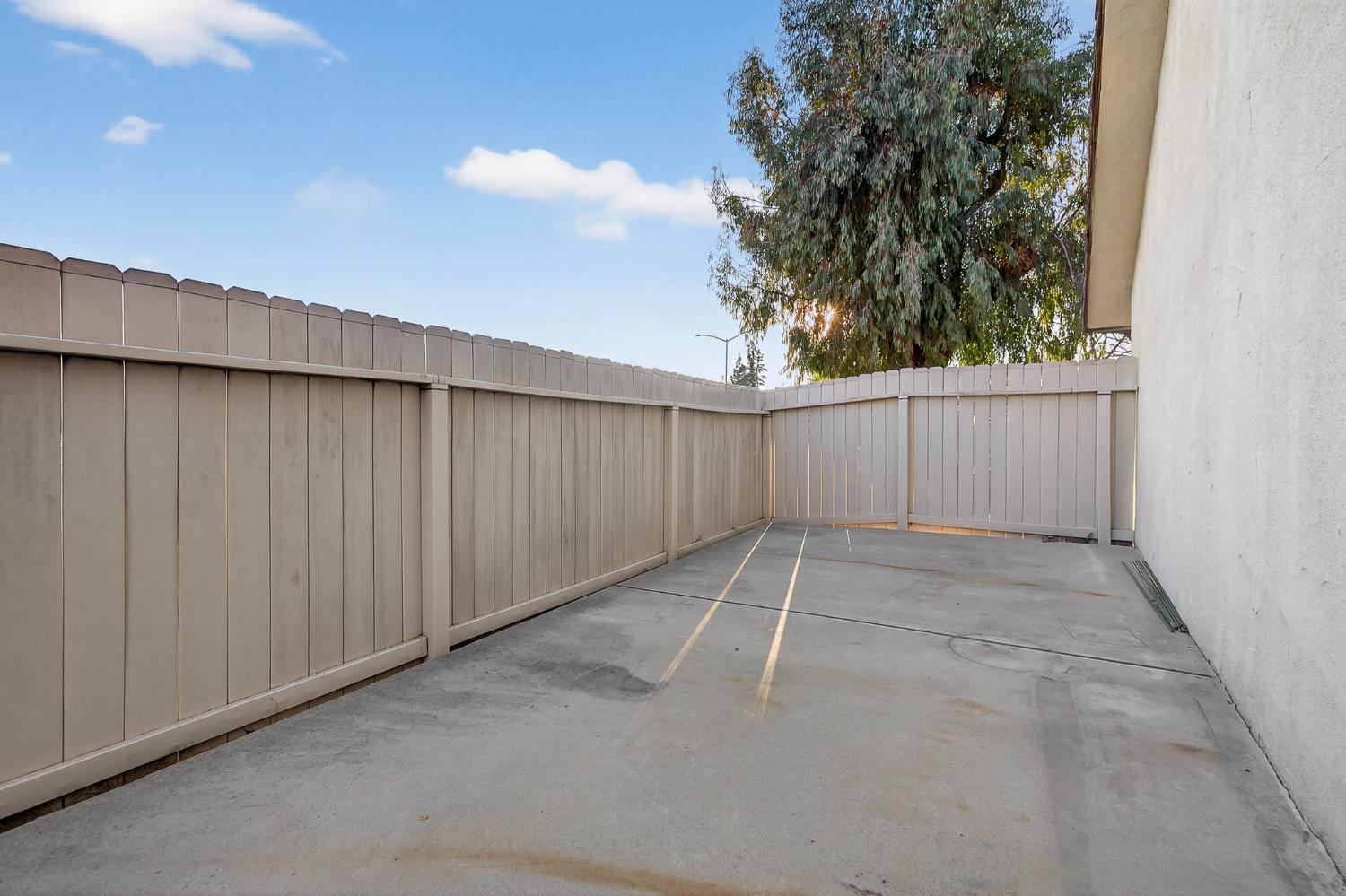 8020 N Angus St, Fresno, CA 93720