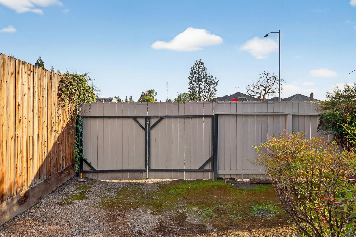 8020 N Angus St, Fresno, CA 93720