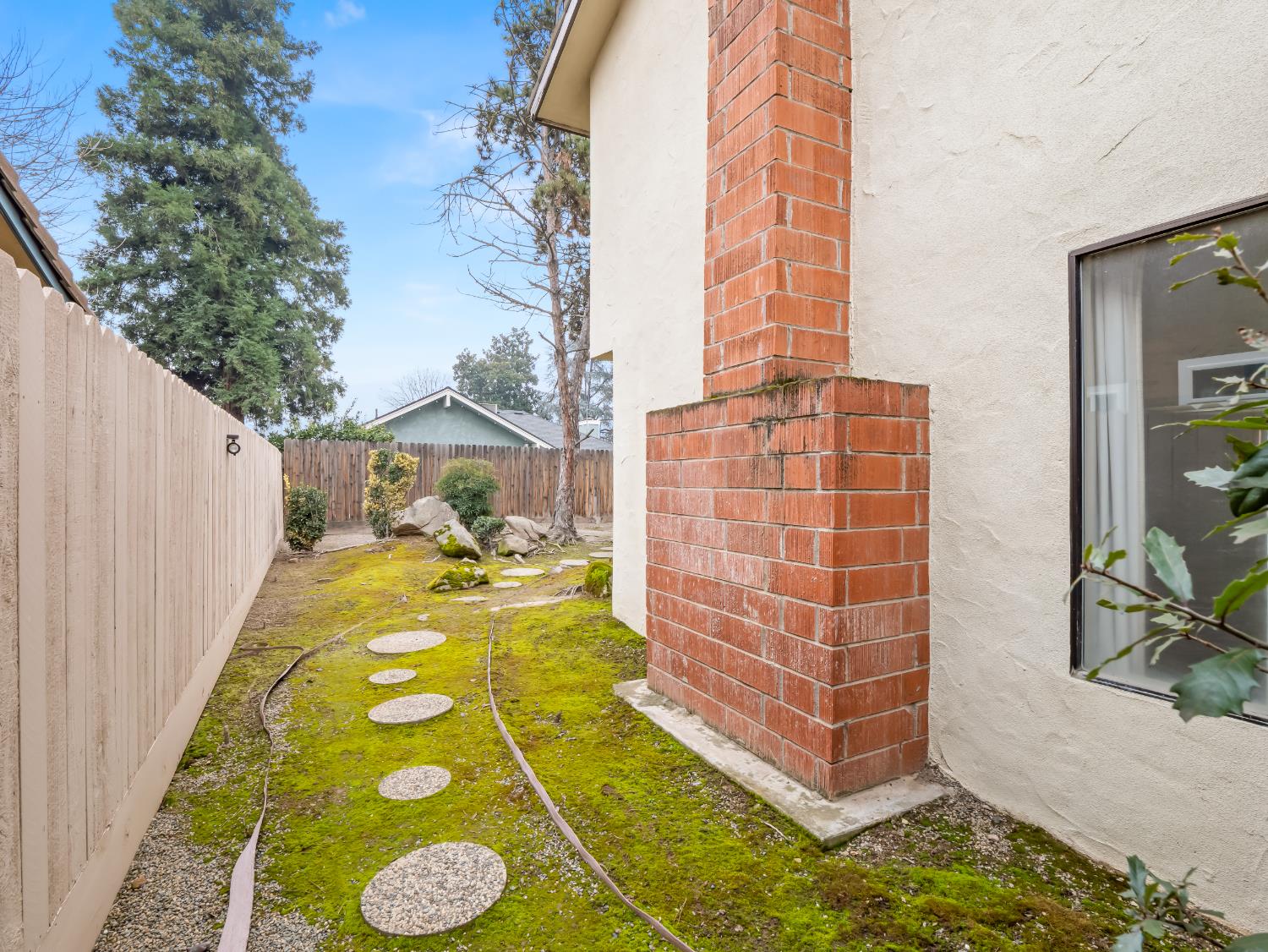 8020 N Angus St, Fresno, CA 93720