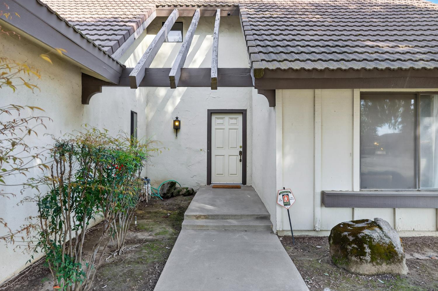 8020 N Angus St, Fresno, CA 93720