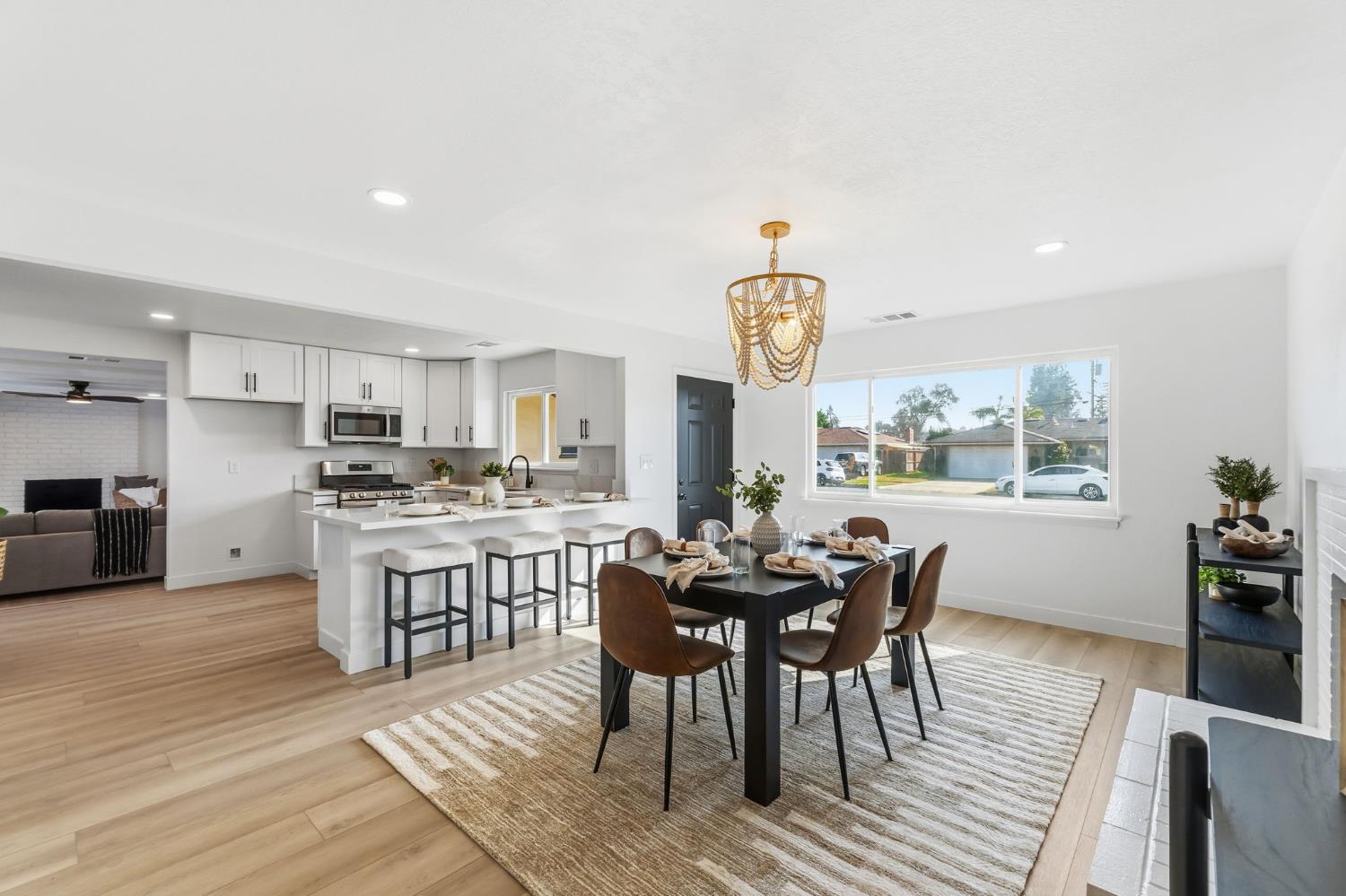 2625 E Sussex Way, Fresno, CA 93726