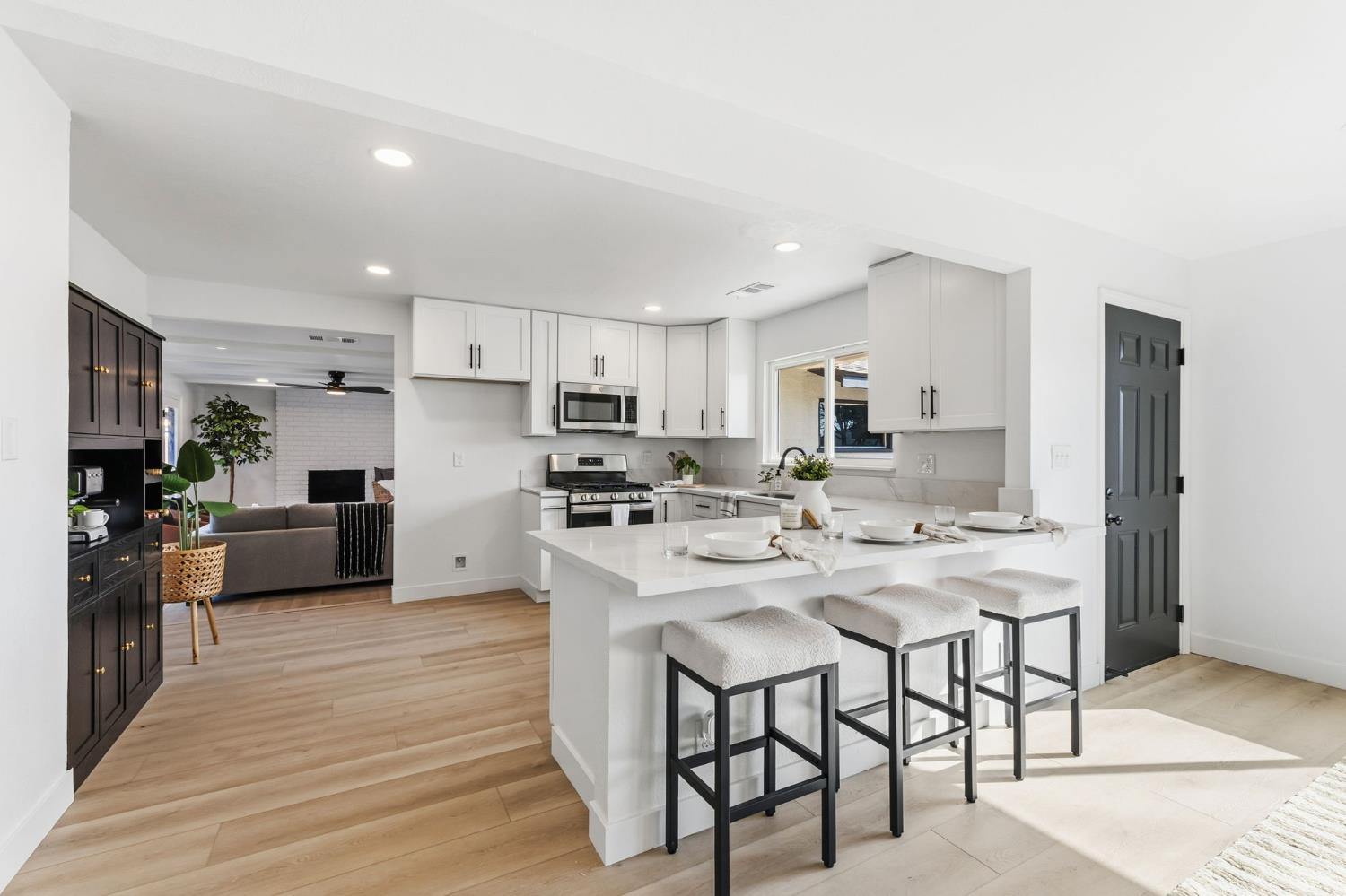 2625 E Sussex Way, Fresno, CA 93726