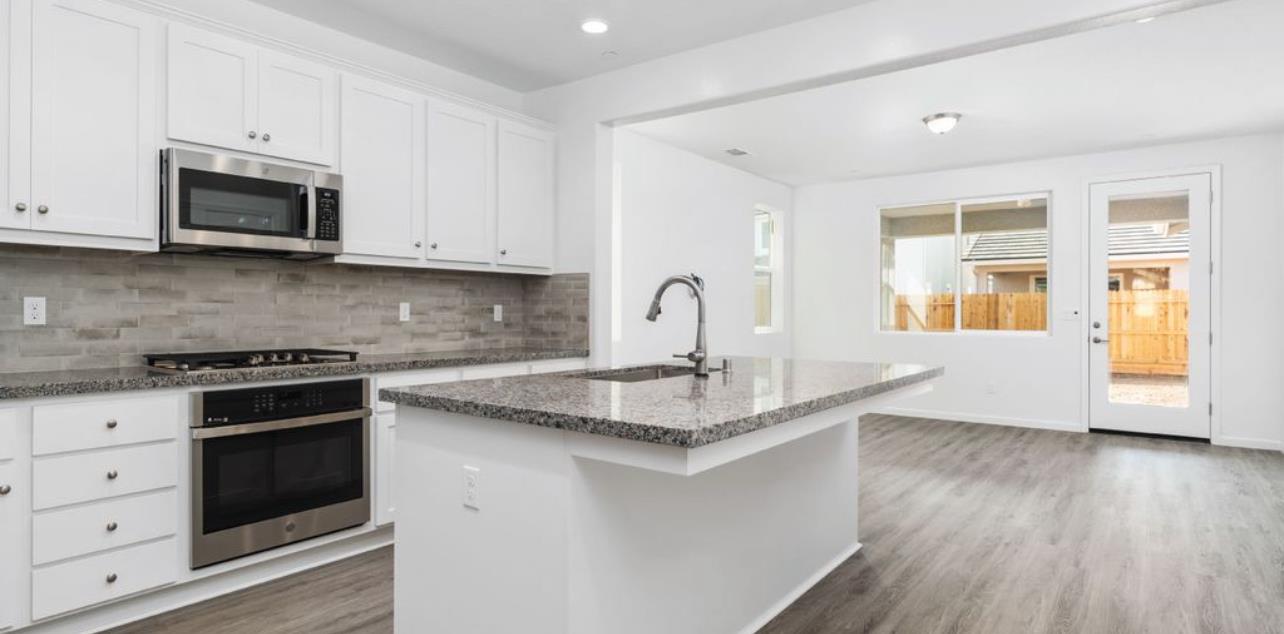 2231 N Bliss Ave, Fresno, CA 93727