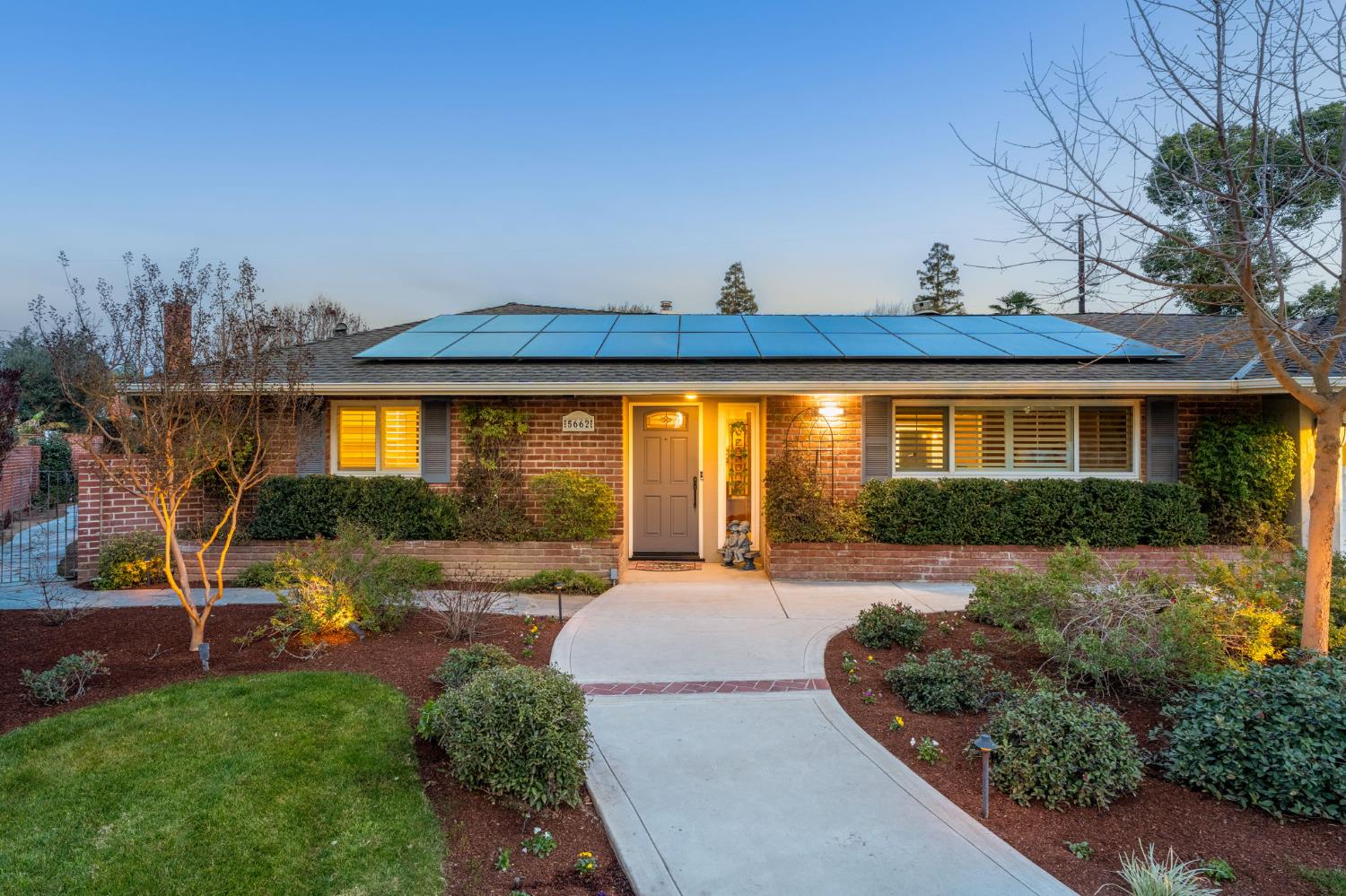 5662 N Thorne Ave, Fresno, CA 93711