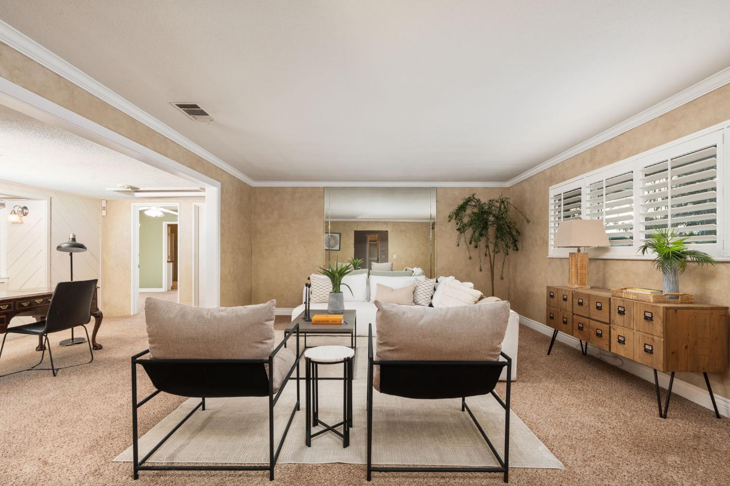 5662 N Thorne Ave, Fresno, CA 93711