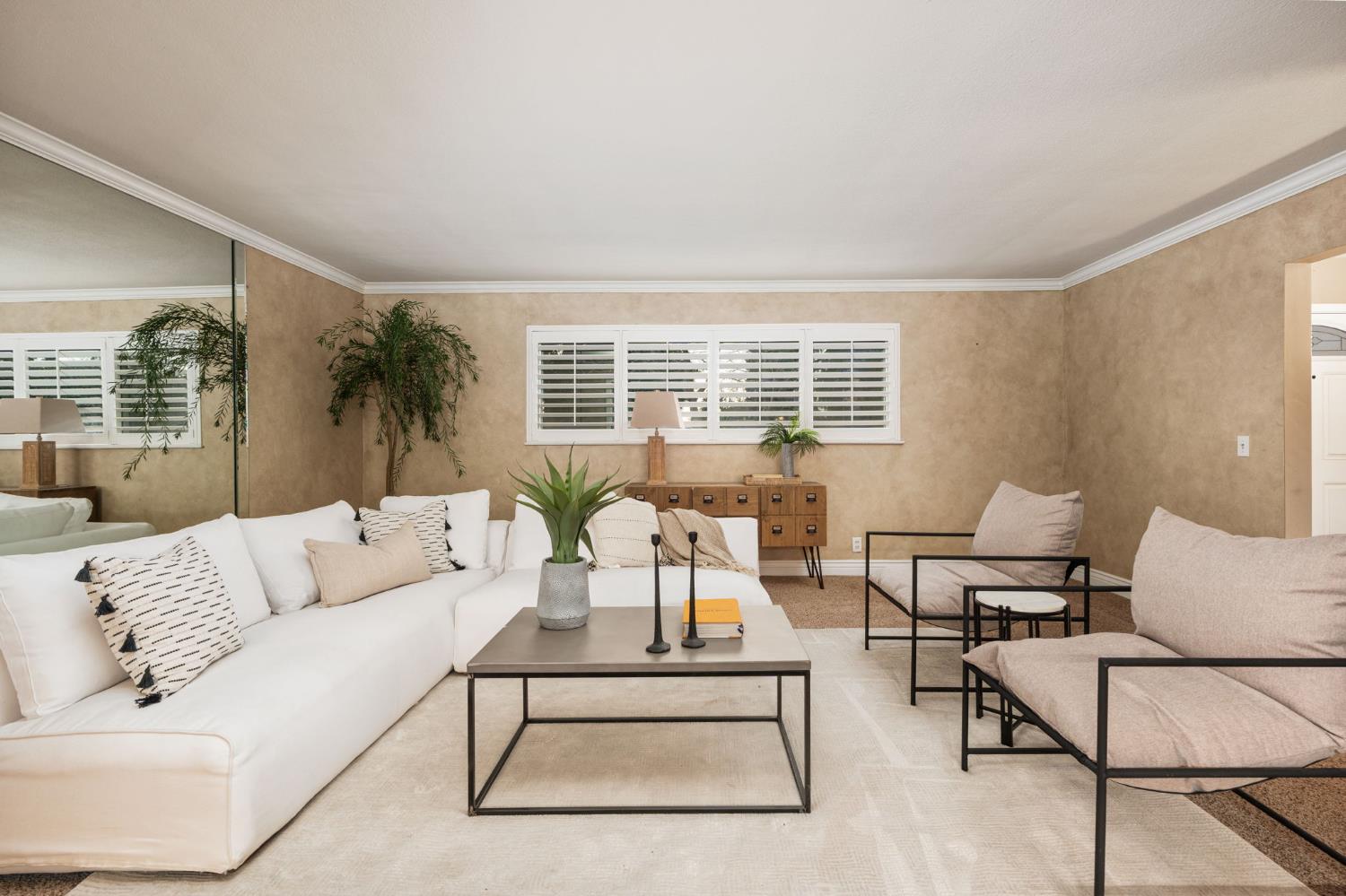 5662 N Thorne Ave, Fresno, CA 93711