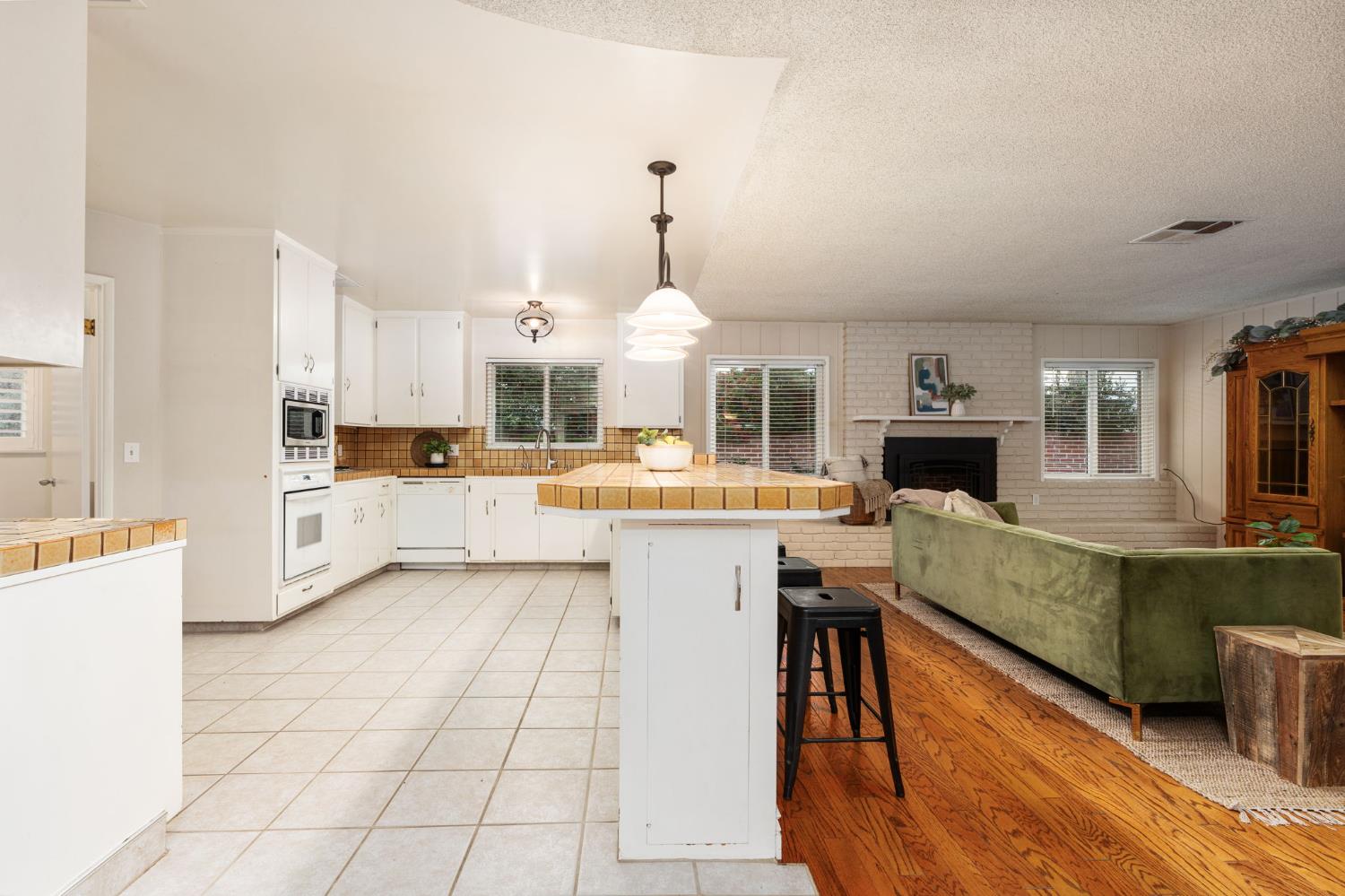 5662 N Thorne Ave, Fresno, CA 93711