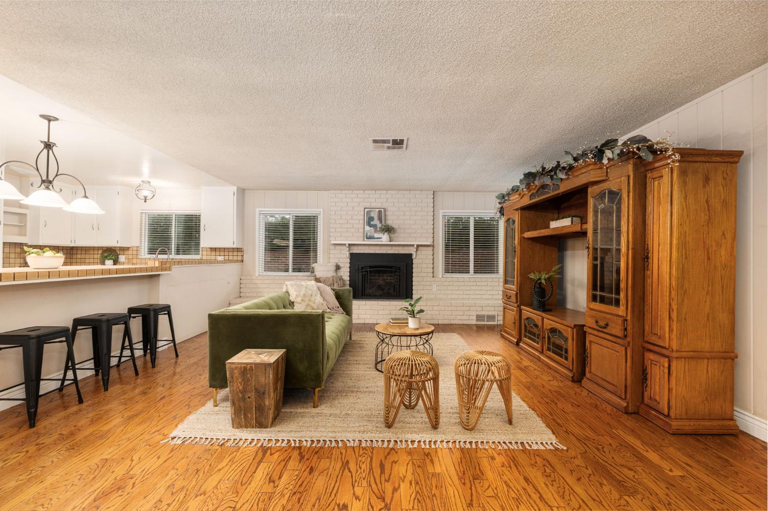 5662 N Thorne Ave, Fresno, CA 93711