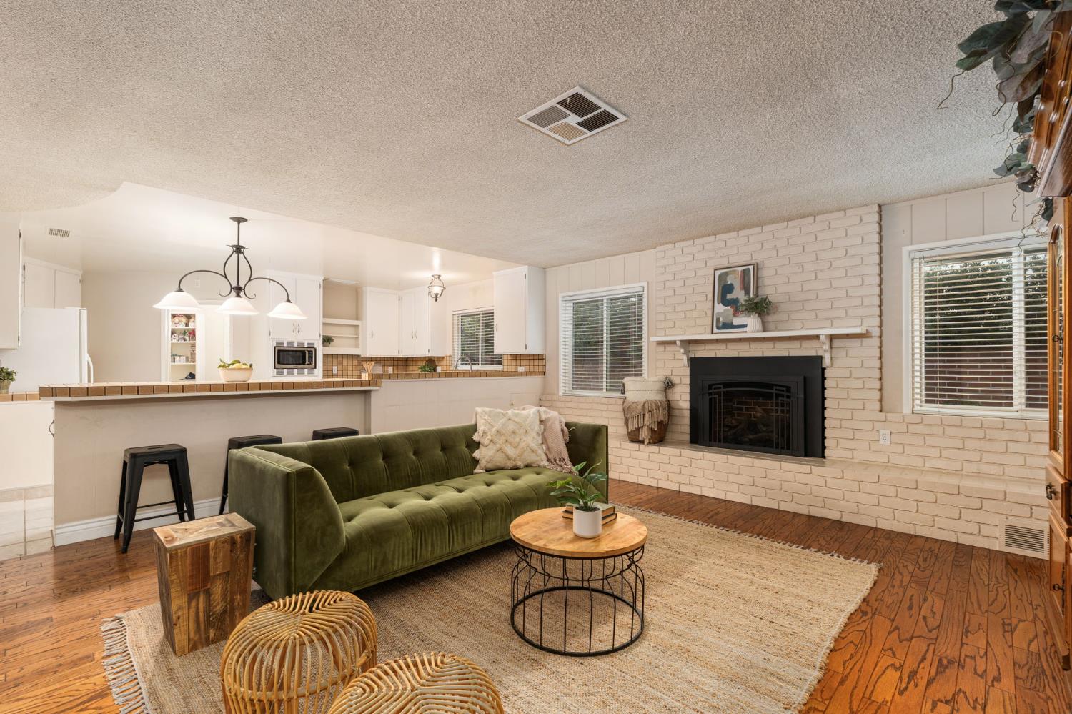 5662 N Thorne Ave, Fresno, CA 93711