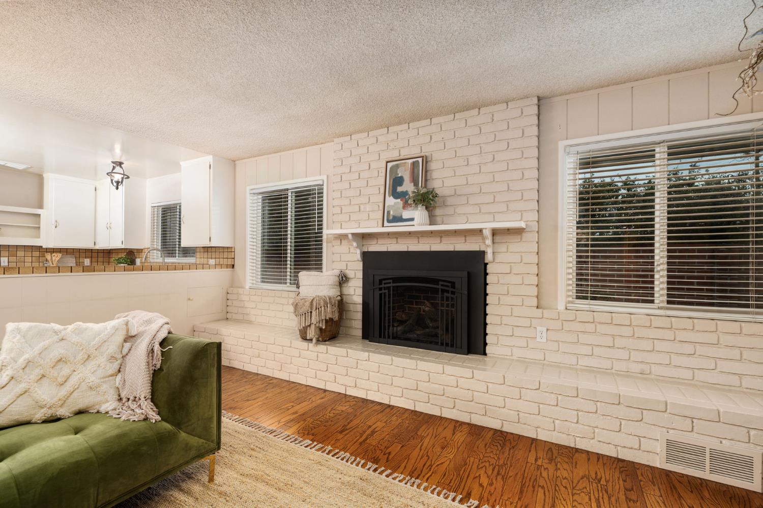 5662 N Thorne Ave, Fresno, CA 93711