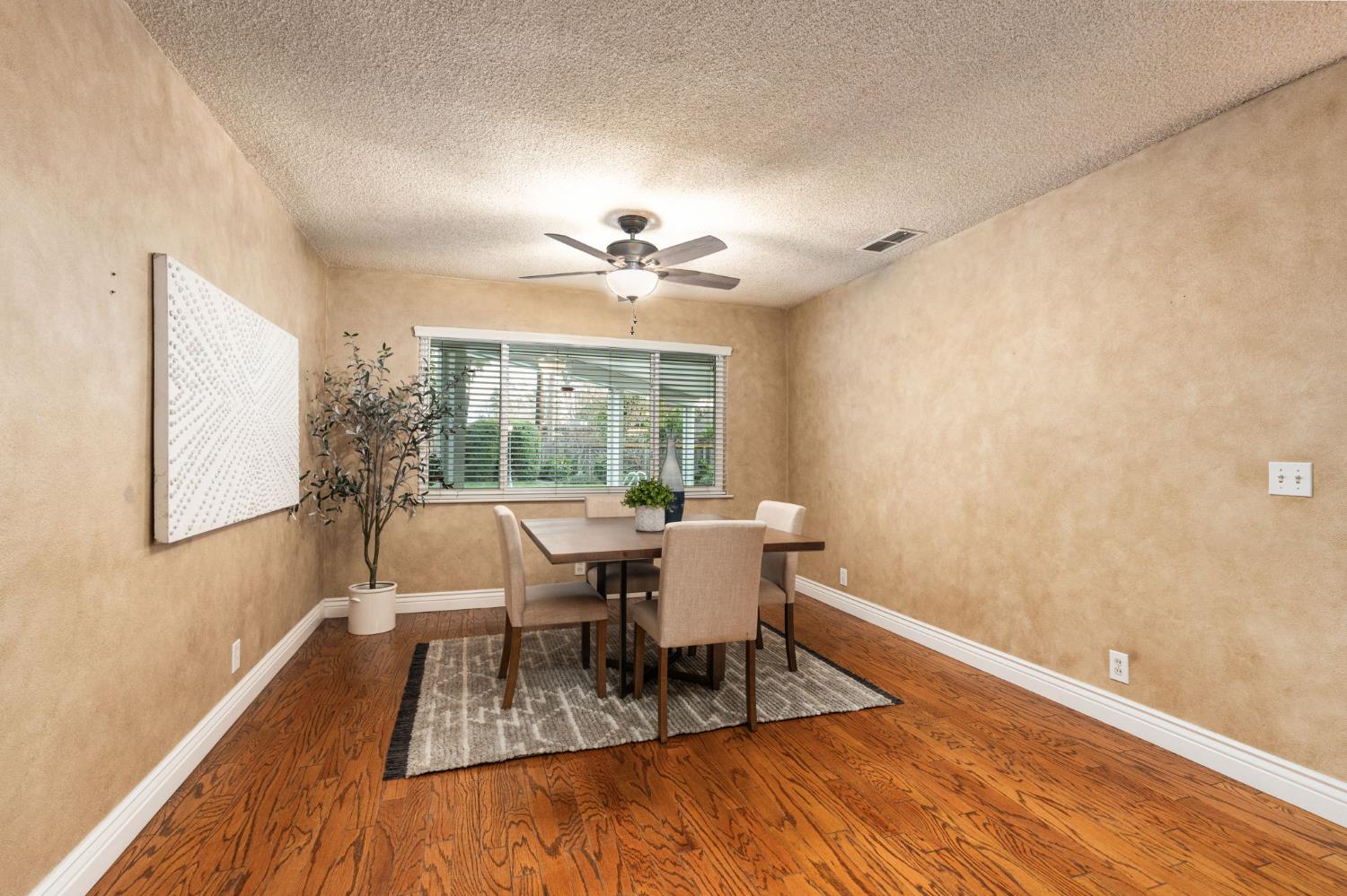 5662 N Thorne Ave, Fresno, CA 93711