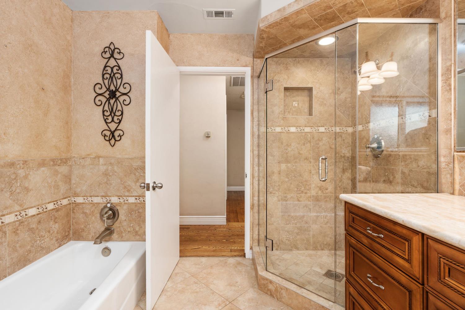 5662 N Thorne Ave, Fresno, CA 93711