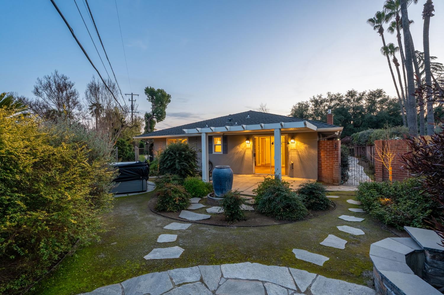 5662 N Thorne Ave, Fresno, CA 93711