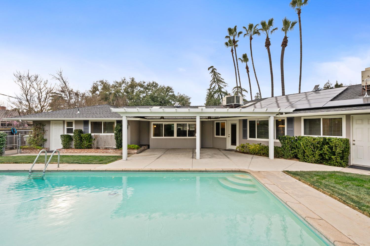 5662 N Thorne Ave, Fresno, CA 93711