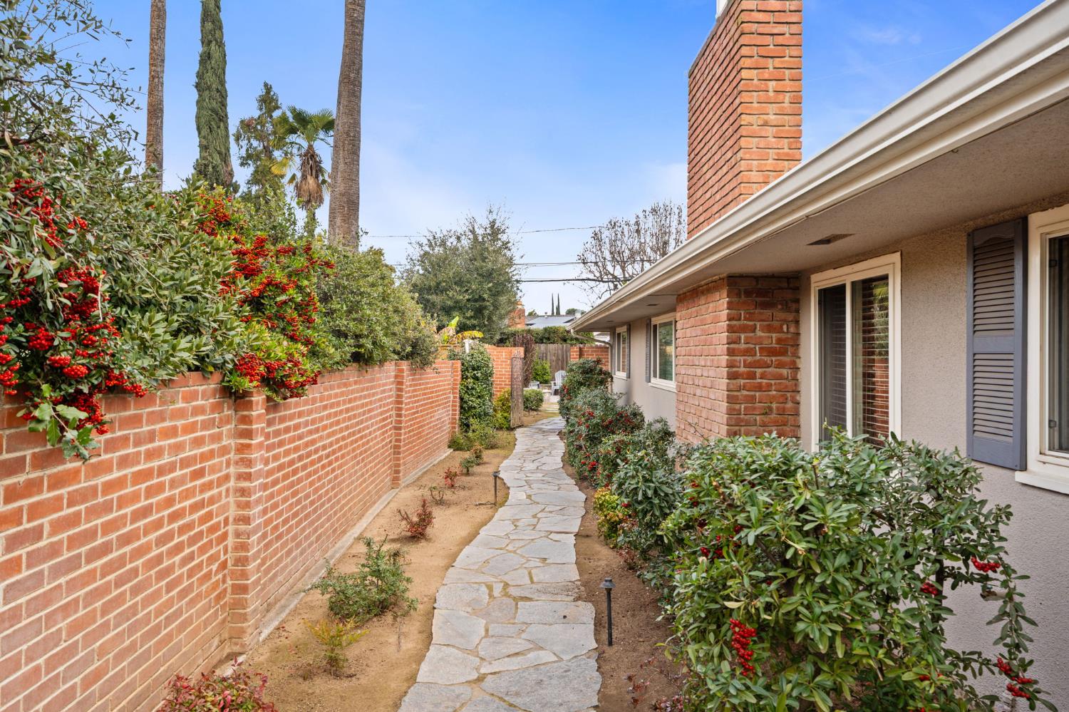 5662 N Thorne Ave, Fresno, CA 93711