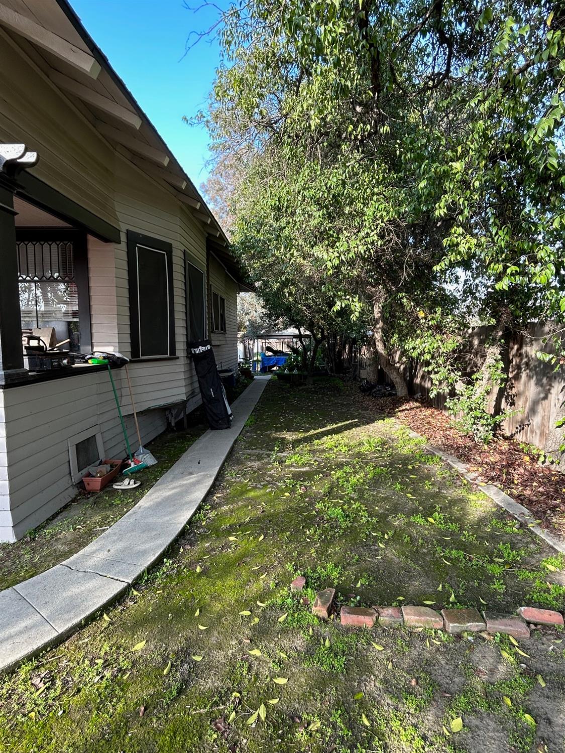 2226 Arrants St, Selma, CA 93662